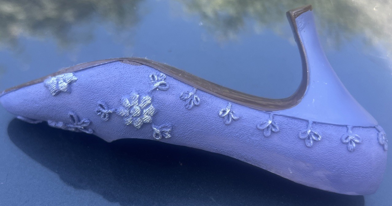 1999 Kingsbridge My Treasure Victorian High Heel Resin Shoe Miniature Decoration