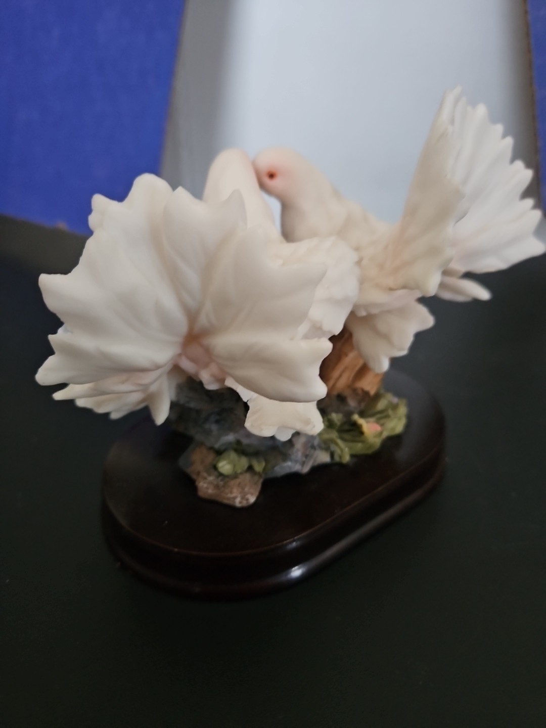 Soltano Collection Kissing Doves Figurine 5″ x5″x 3 1/4″