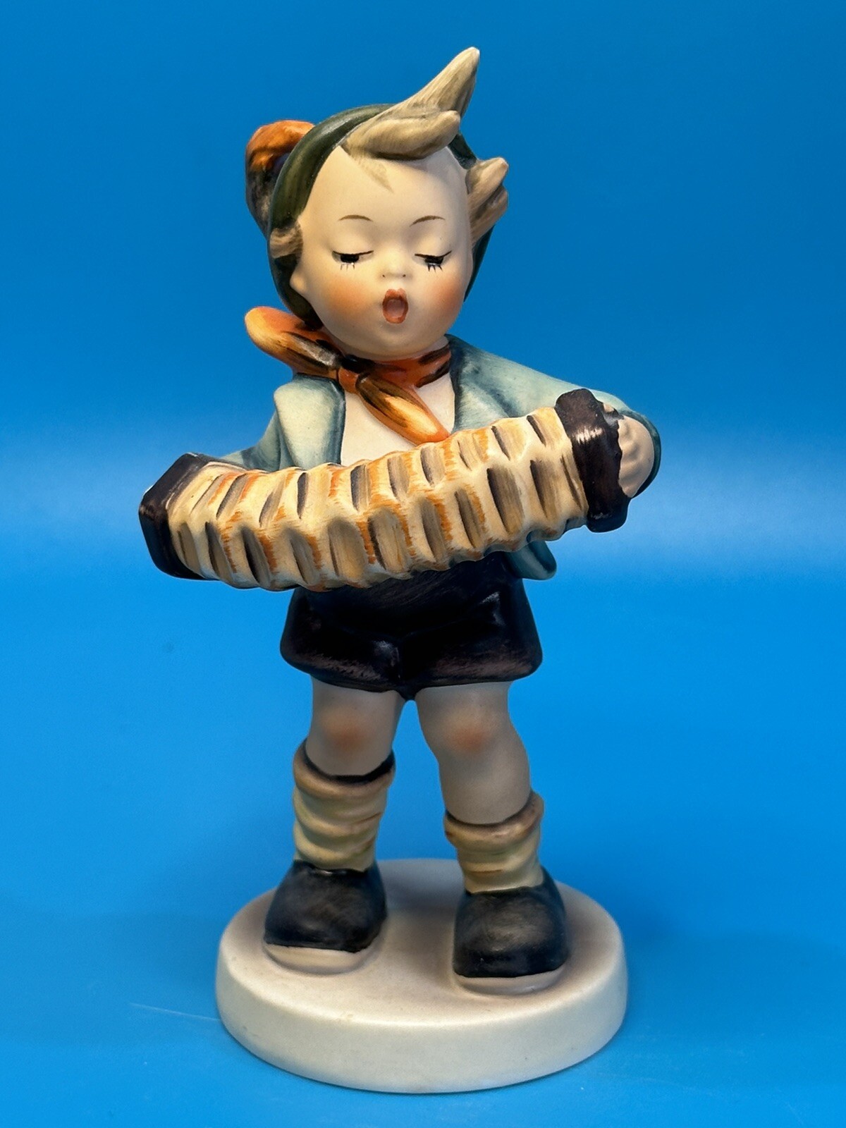 Vintage Goebel M.I. Hummel Figurine “Accordion Boy” Hum 185 TMK-3 West Germany