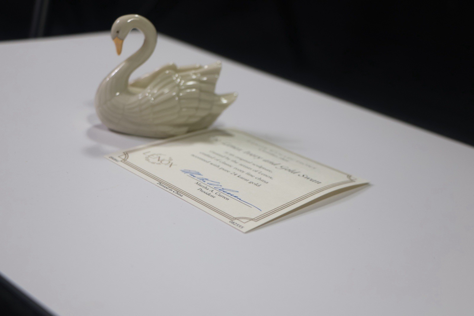 LENOX Ivory & Gold Swan