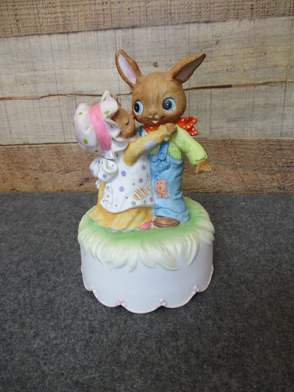Vintage LEFTON Easter Bunny Musical Ceramic Figurine Music Box Rabbits Bunnies