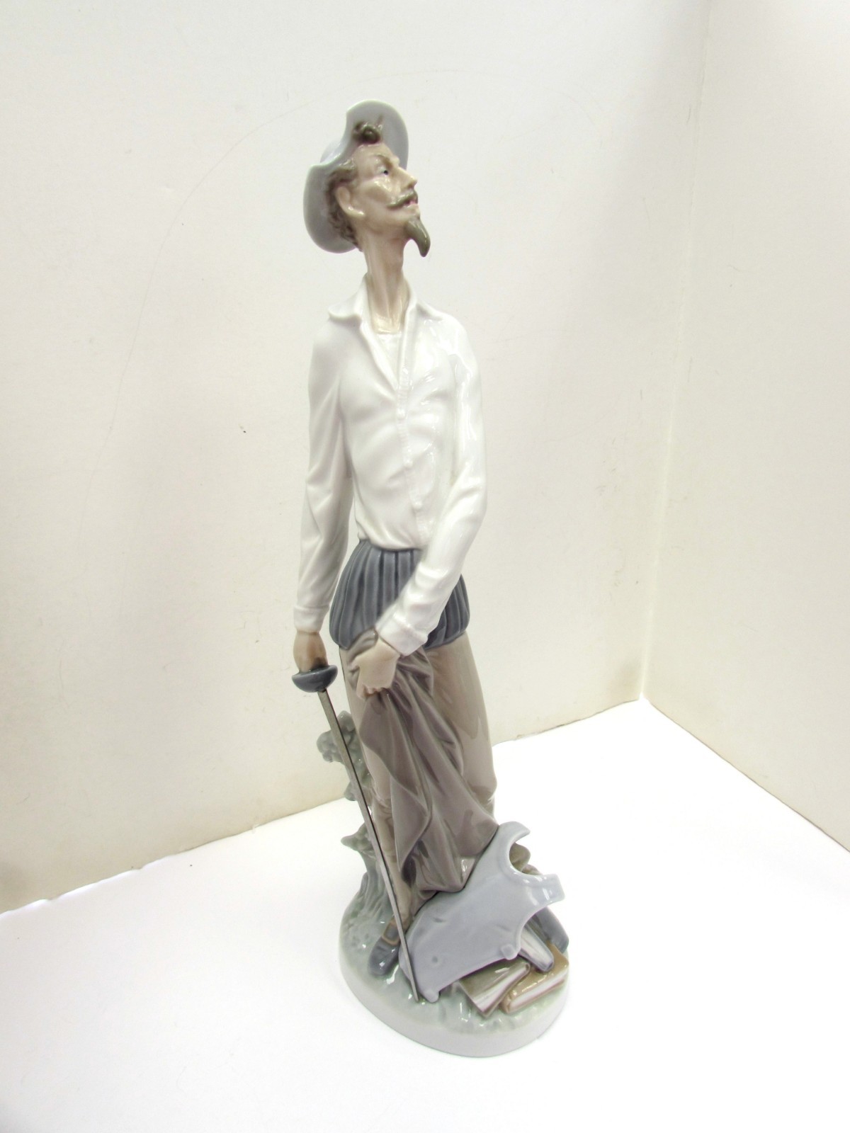 Lladro Don Quixote Standing With Sword Spain Tall Glazed Porcelain Figure 12″