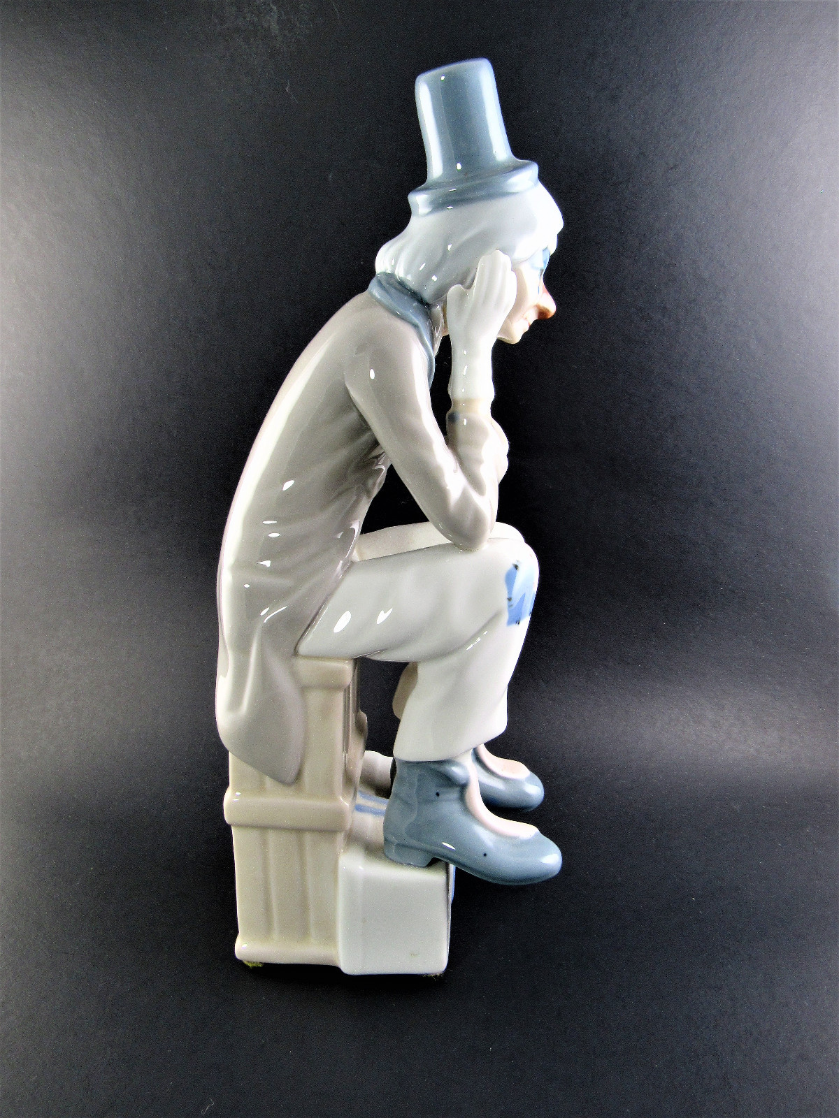 VINTAGE CASADES PORCELAIN CLOWN FIGURINE 10 1/2″ TALL MADE IN SPAIN (LE)