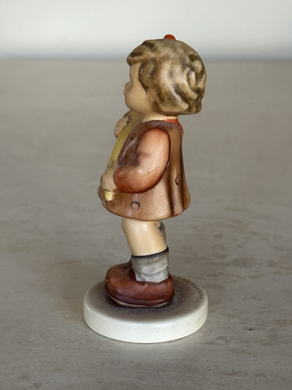 Goebel Hummel Club A Sweet Offering Figurine 549/3/0 3 1/2 Inch 1992 Vtg