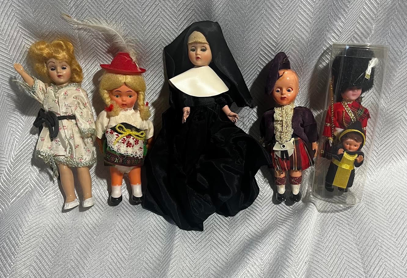 Random lot of small figurines