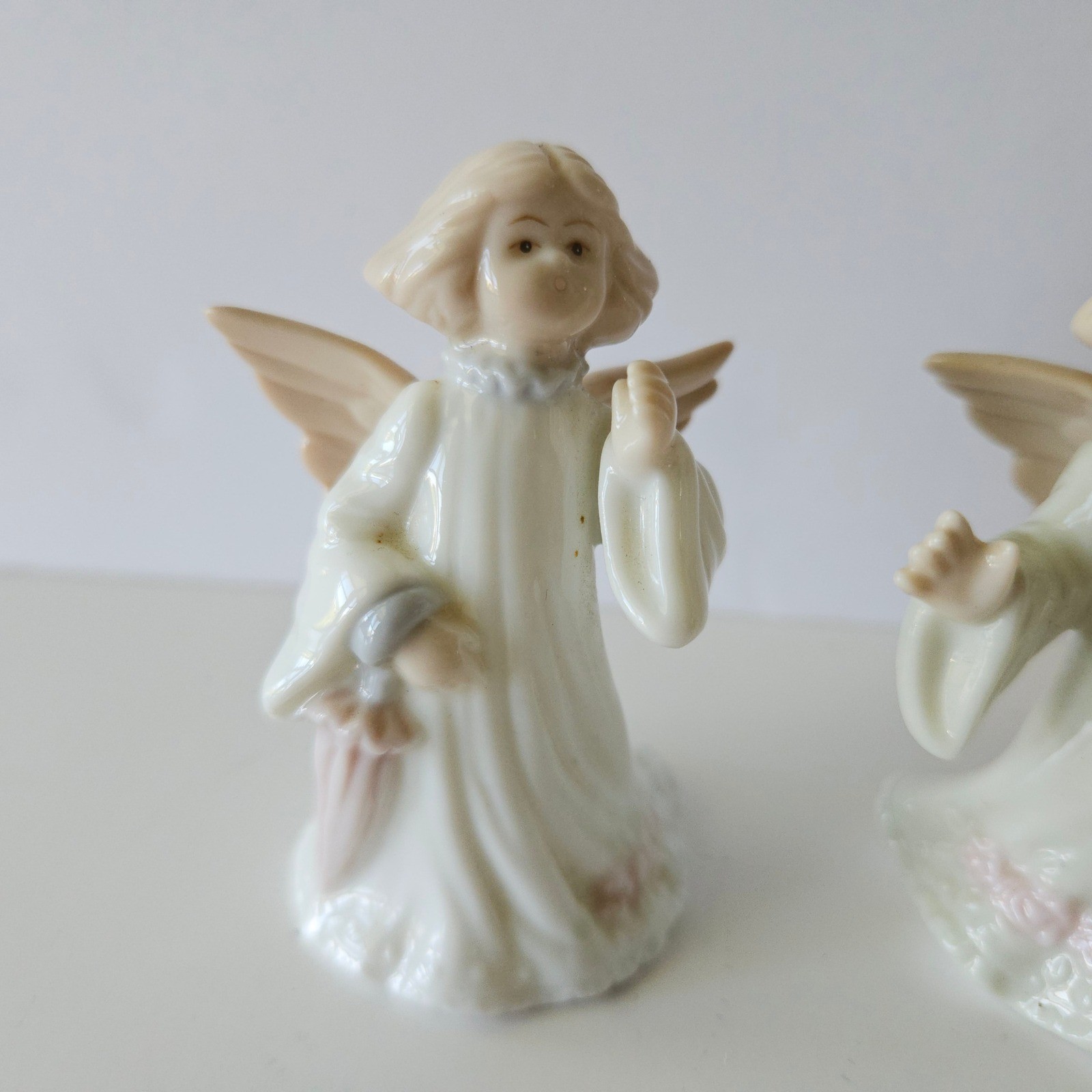 Vtg Russ Berrie Mini Porcelain Angel Trio – 2.5in Tall