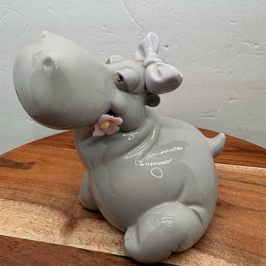 Nao by Lladro Hippo in Love Figurine Gray Hippo Pink Flower Small