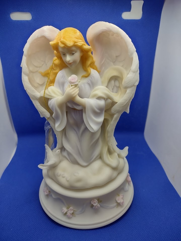 Seraphim Classics Angel music box Figurine
