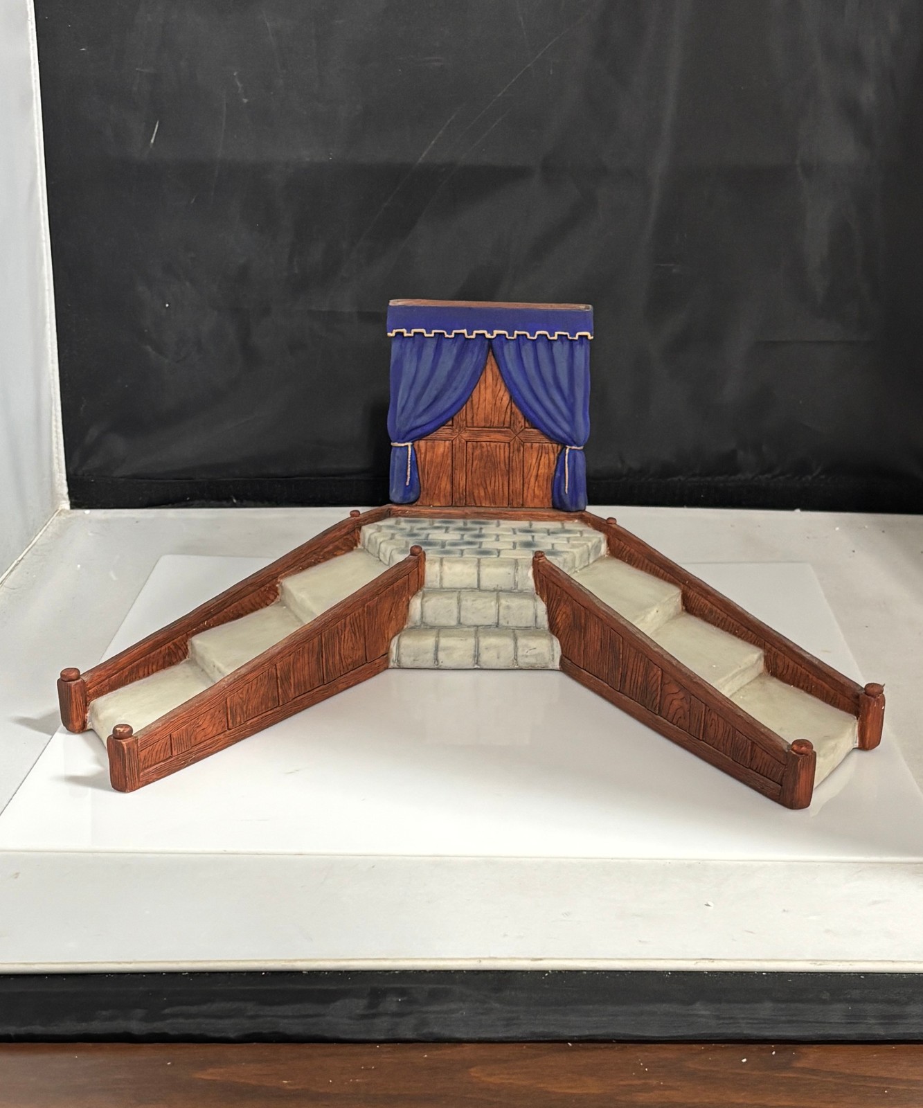 Royal Doulton – Bunnykins Tudor Collection Display Base