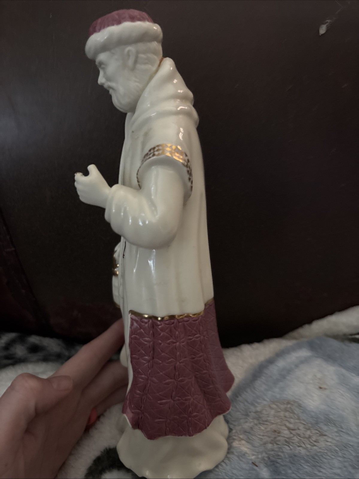 Lenox First Blessing Nativity Inn Keeper Figurine Gold Trim
