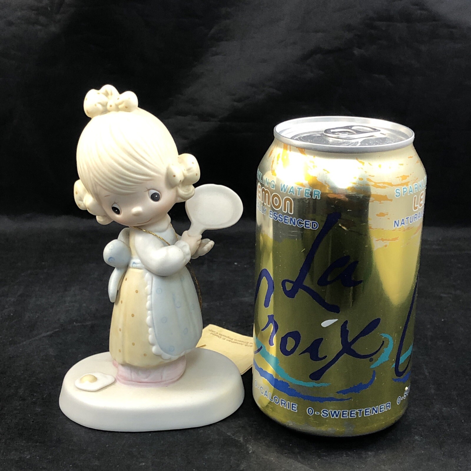 Precious Moments Figurine Eggs Over Easy Little Girl Jonathon David Enesco 1979
