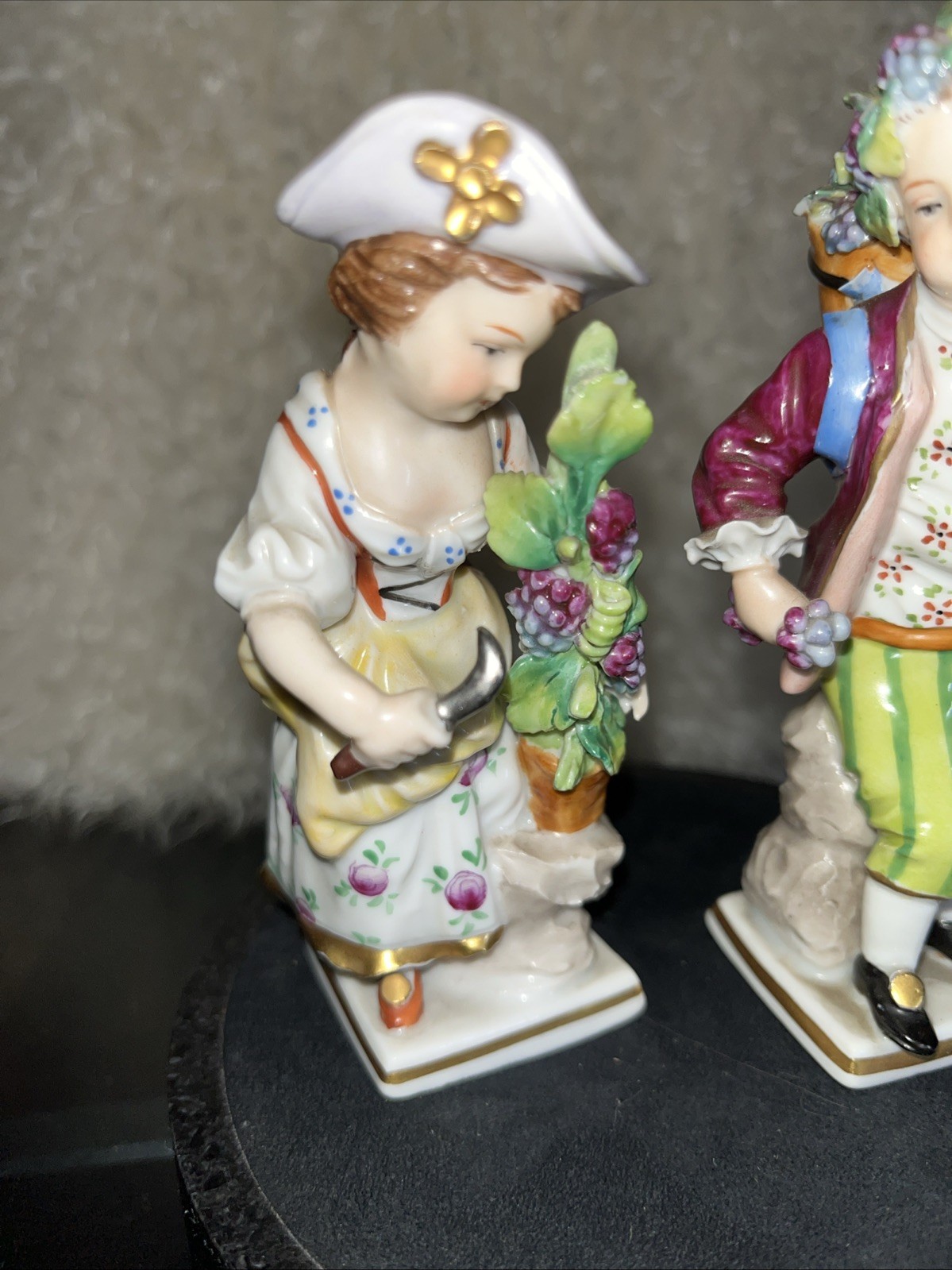 Beautiful Antique Sitzendorf Germany Man & Woman Harvesting Grapes Wine Season