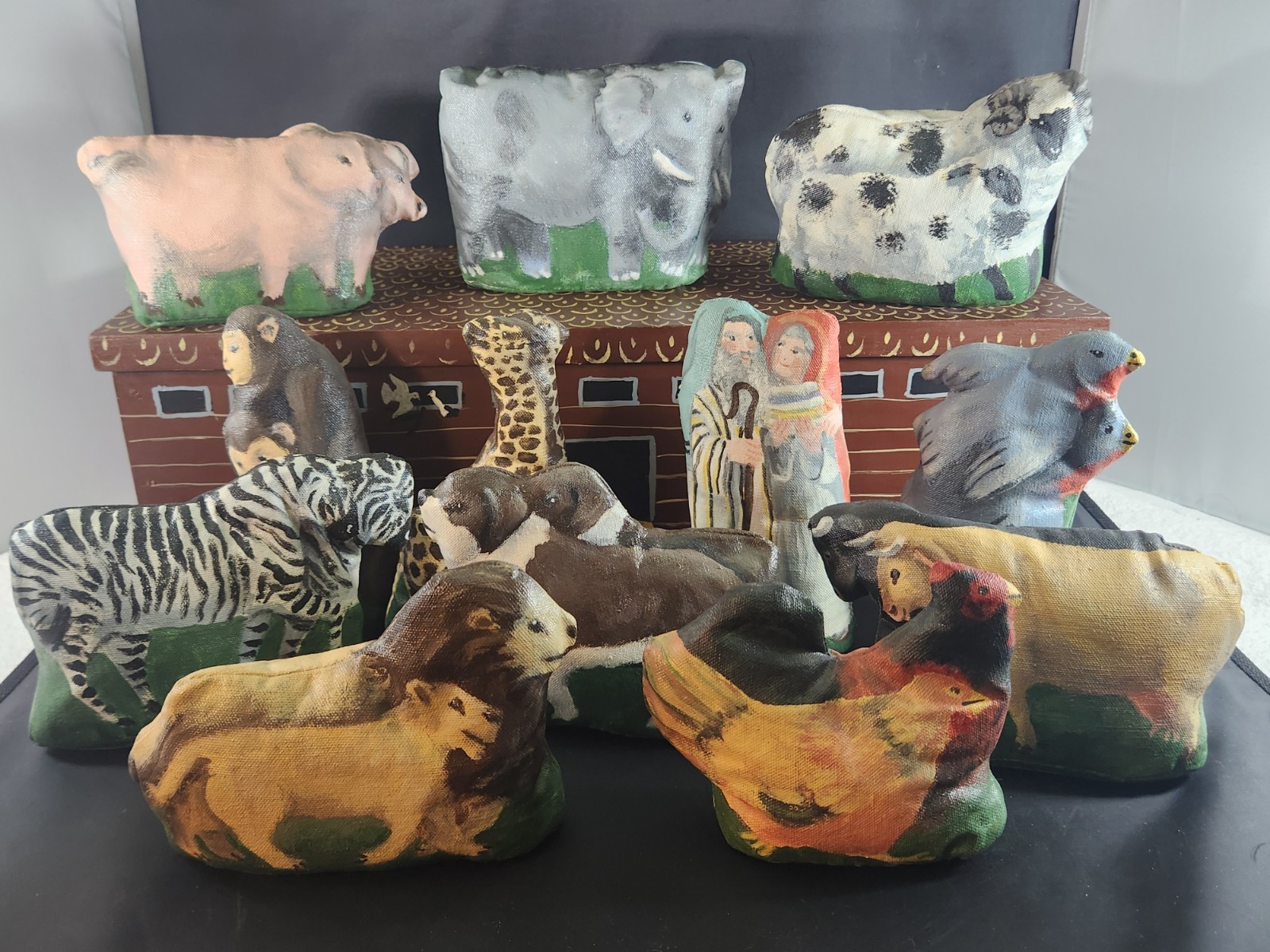 Folk Art Noah’ Ark Handmade Oil Cloth Animals w/ Painted ‘Ark’ Storage Box DS29