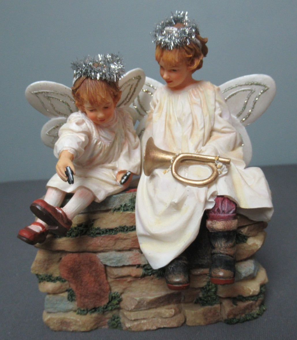 Mama Says Nativity Set Angel Figurines Sitting on Wall 2007 Kathy Fincher e6 sb