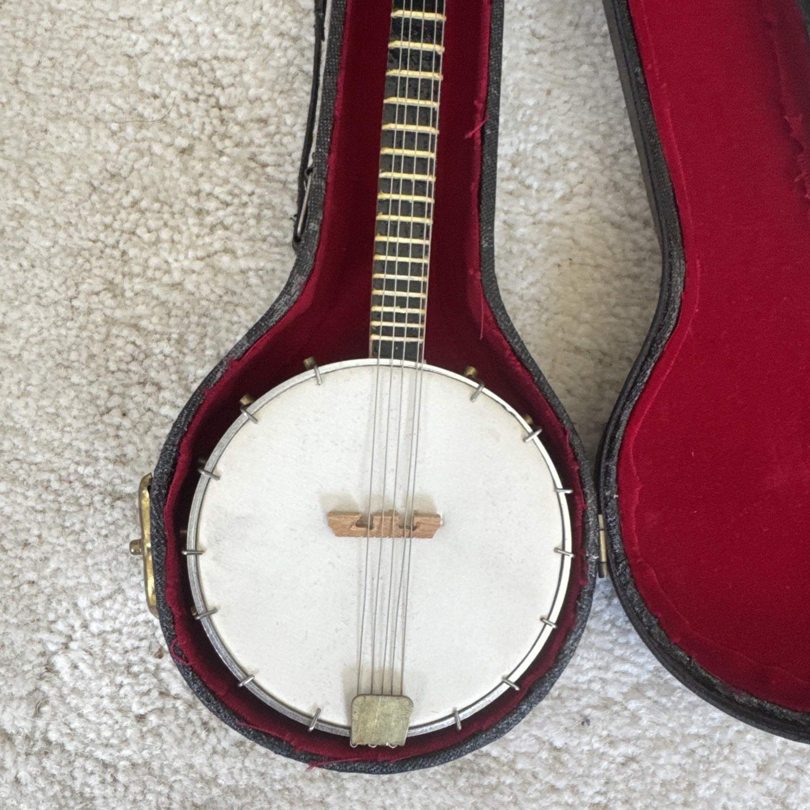 VINTAGE MINIATURE MUSICAL INSTRUMENT -5 STRING BANJO IN CASE – NICE REALISTIC