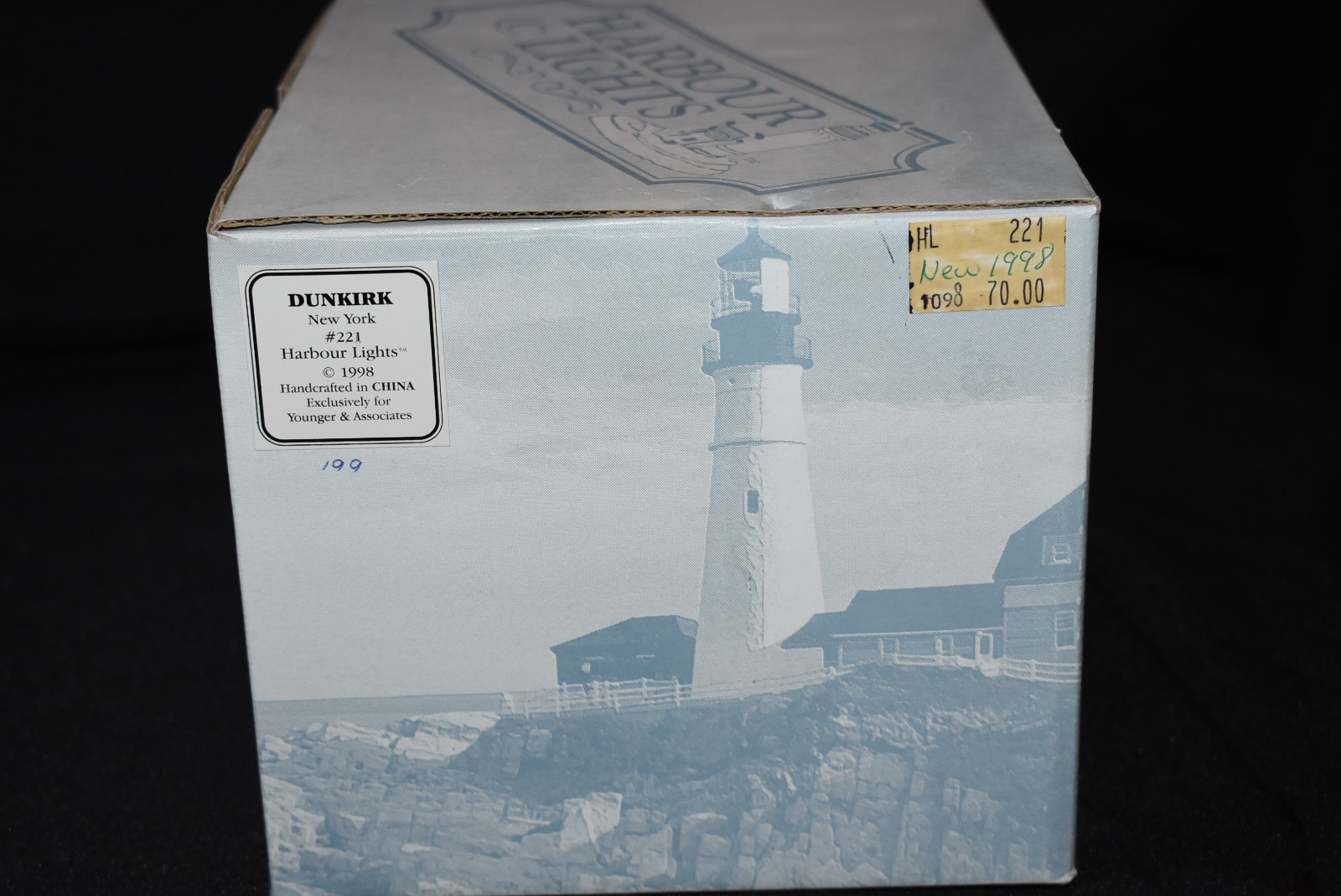 COLLECTIBLE HARBOUR LIGHTS LIGHTHOUSE 1998 DUNKIRK NEW YORK HL# 221