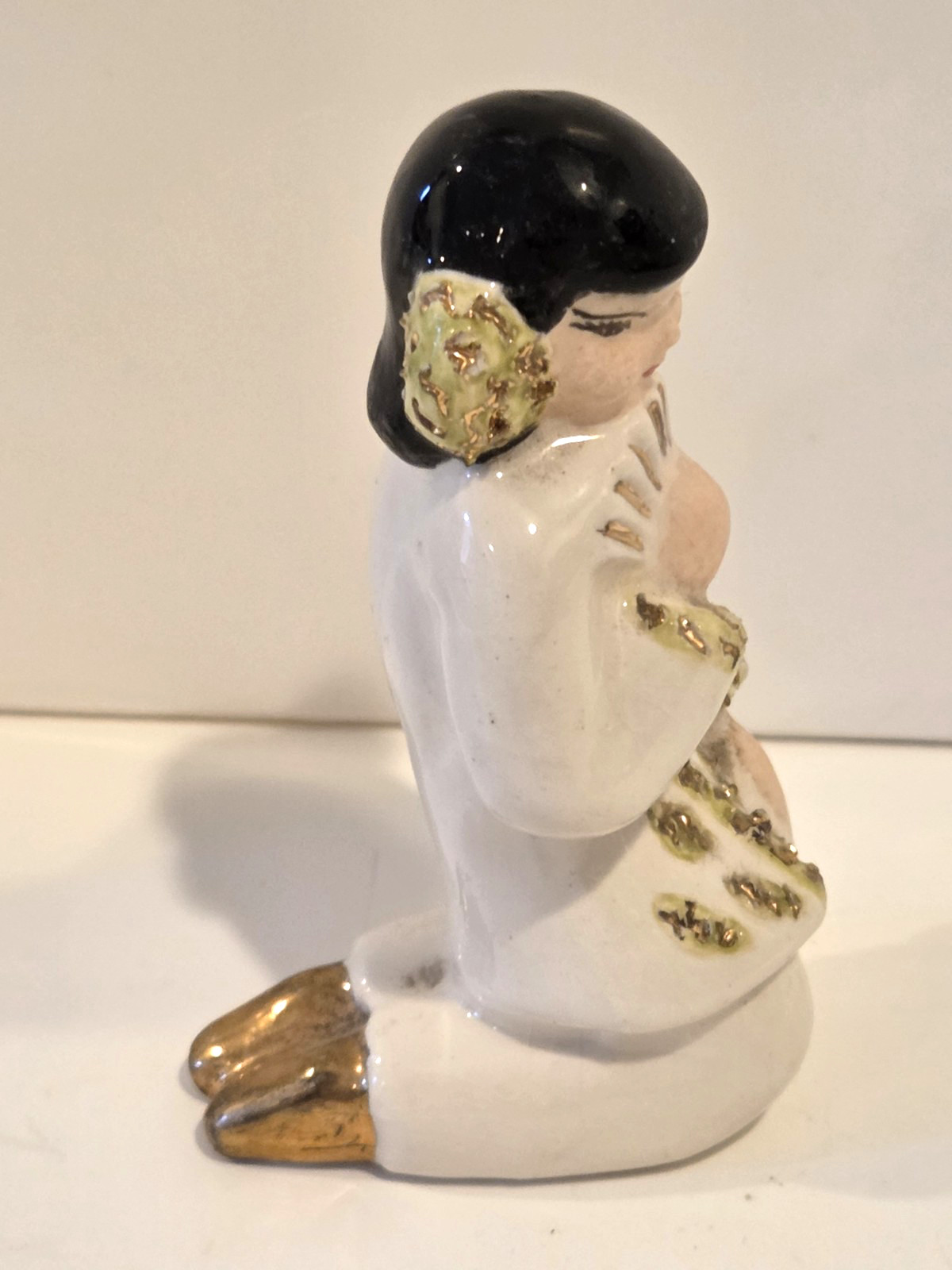 Two Porcelain Figurines Asian Women Flowers Geisha Japanese