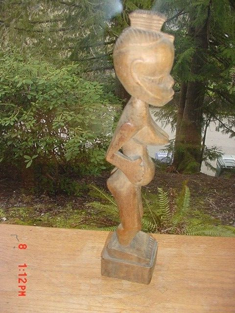 RARE VINTAGE ABORIGINIE CARVING OF WOMAN TAIWAN NATIVE 13 INCHES TALL