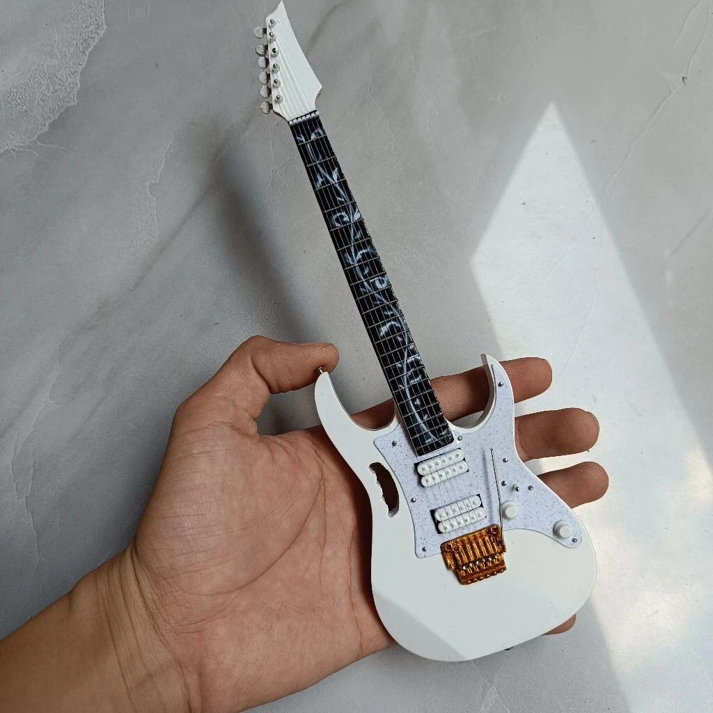 Miniature Guitar Steve Vai Ibanez Silver Baby Newborn 1:4