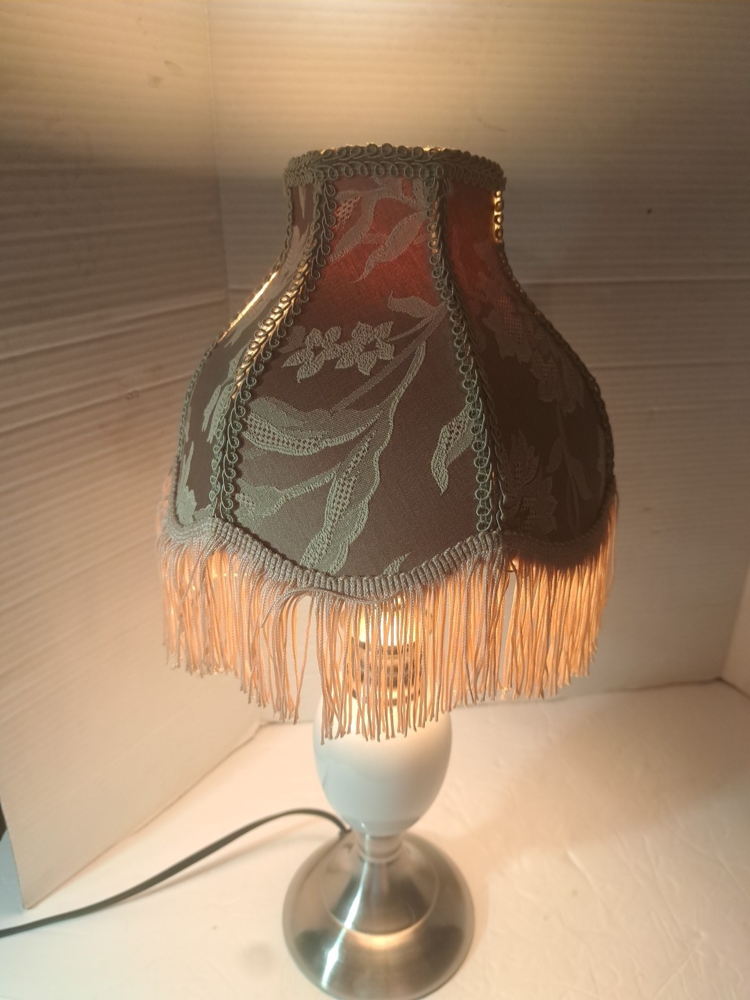 VTG chrom Table Lamp Orb. In Cntr. MfgHampton bay Victorian Style Great Cond