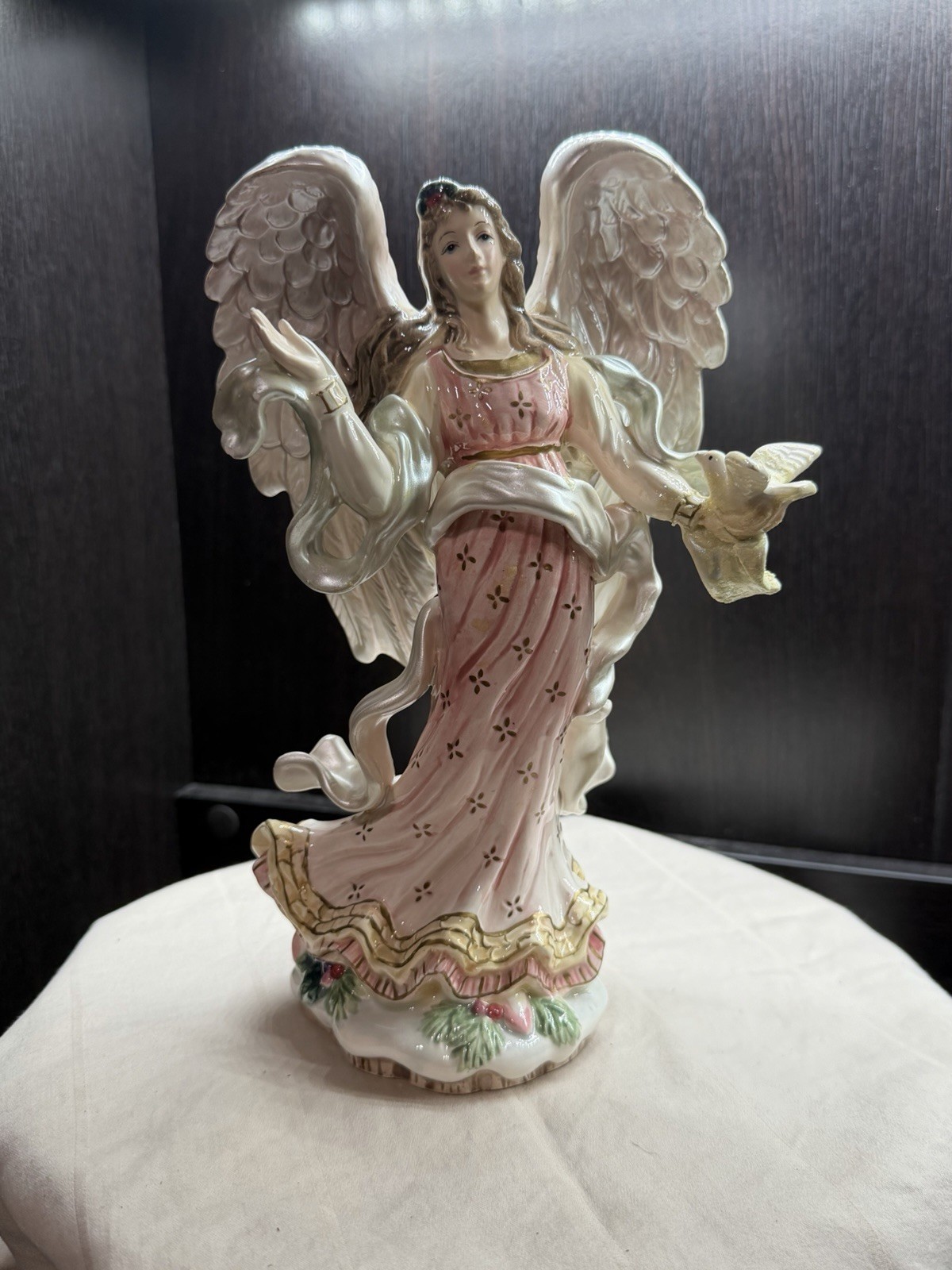9.5″ Fitz & Floyd Peaceable Kingdom Standing Angel Figurine w/ Open Arms & Dove