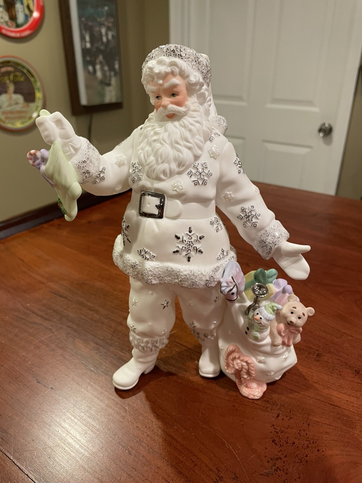 Lenox Platinum Classics – Santa’s Christmas Magic 9” Tall