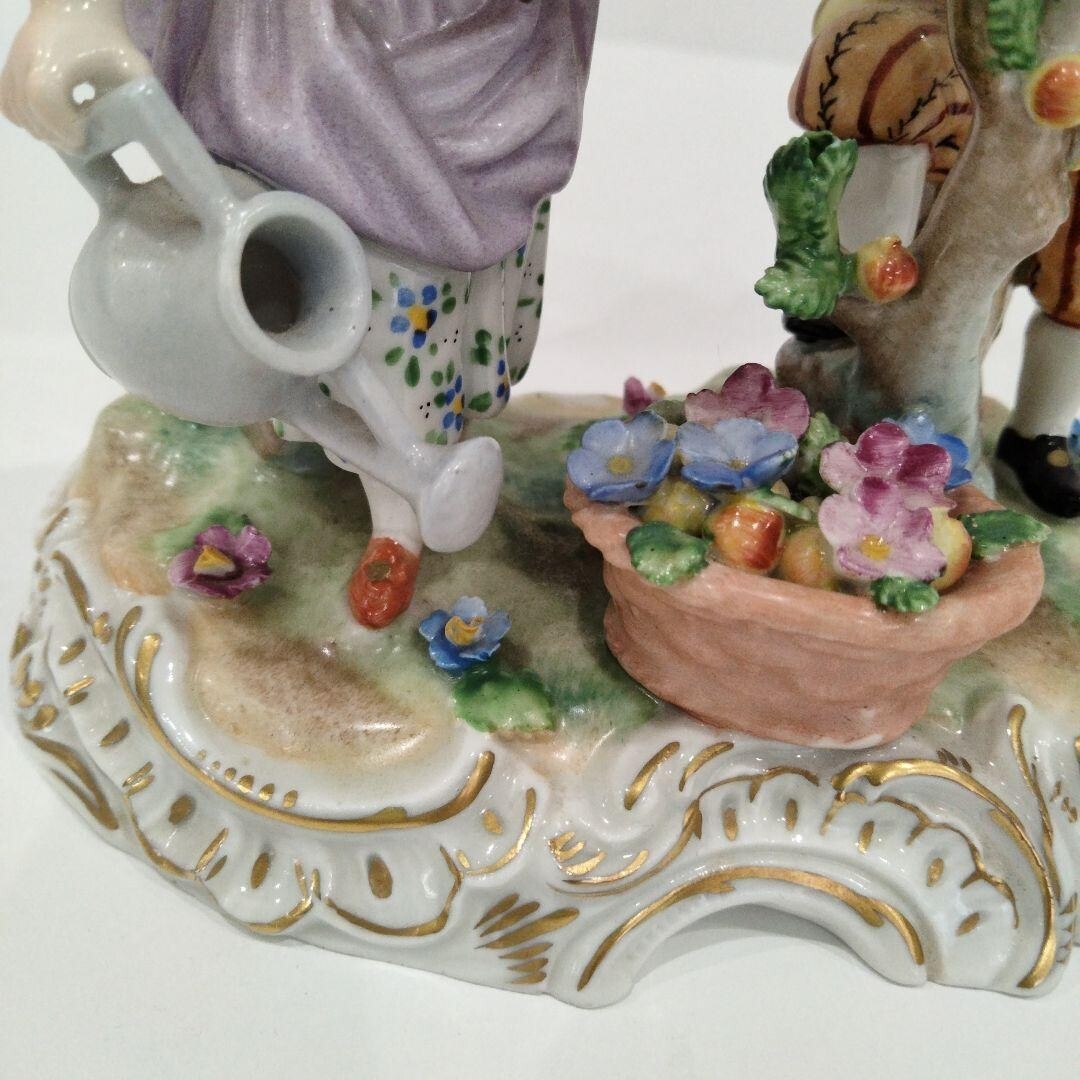 Dresden Carl Thieme Workshop Ceramics Figurine Size H 4.9 x W 5.3 x D 3.3 in