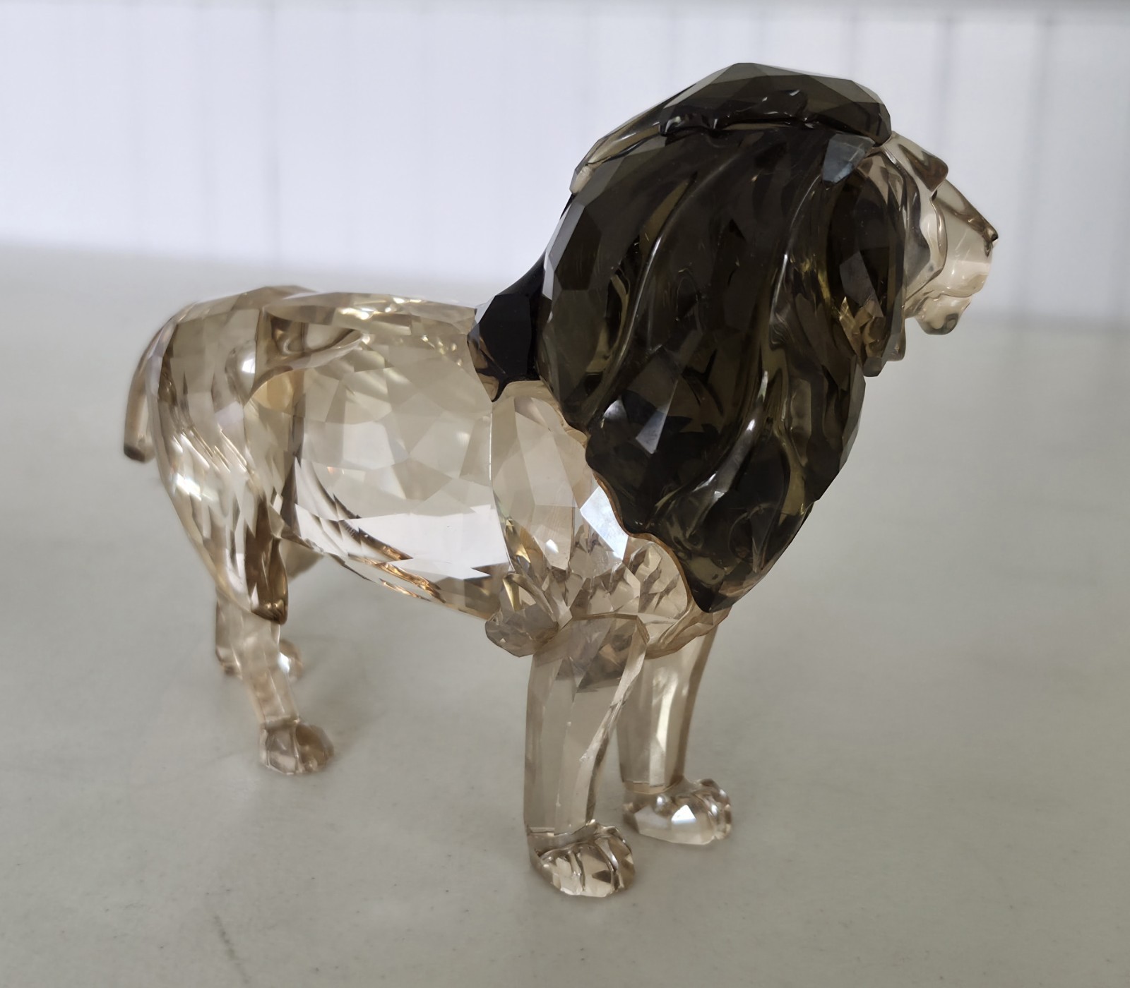 READ Swarovski 2016 SCS Annual Ed. Akili Father Male Lion + Female Mother Lion