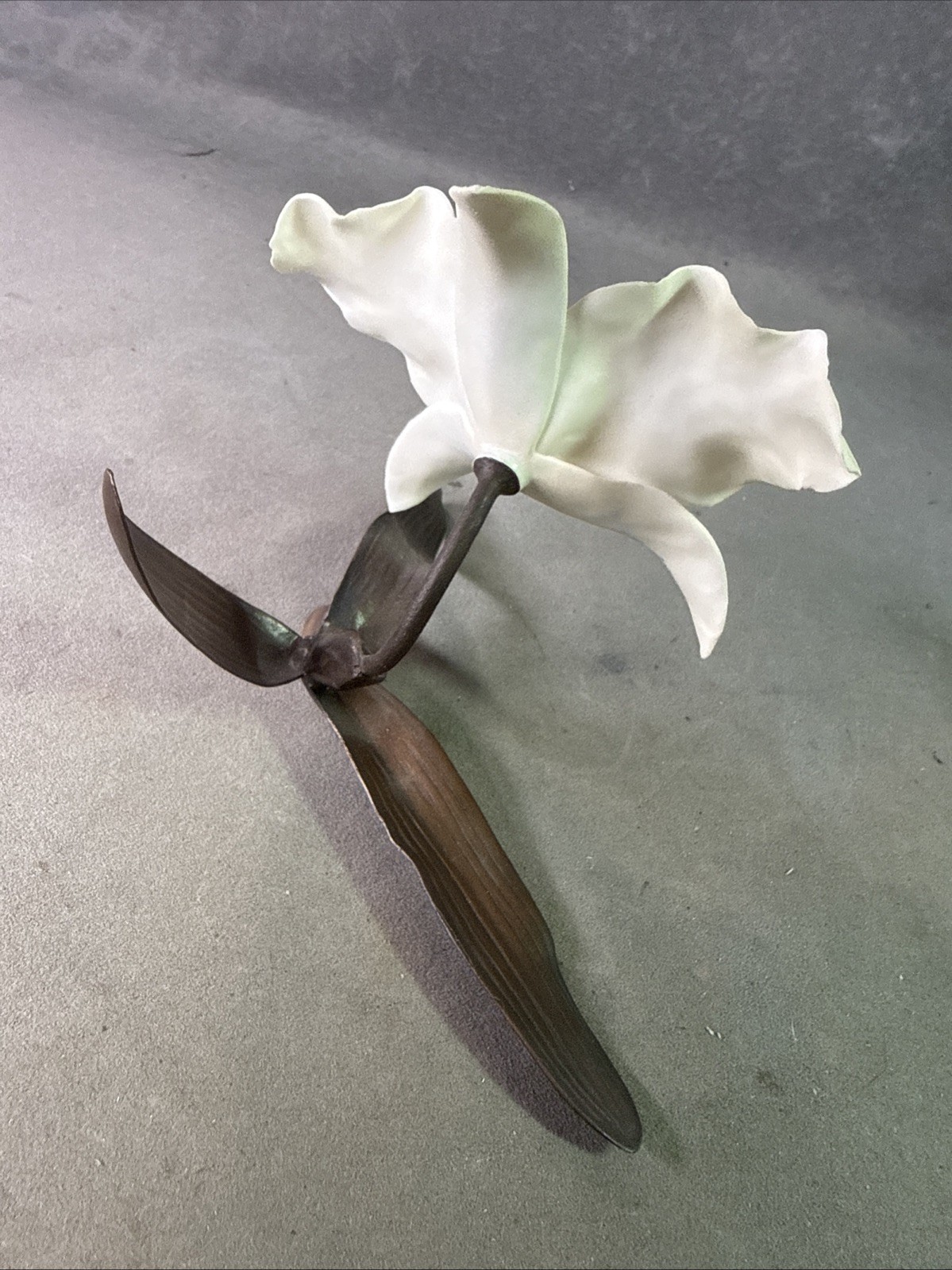 BOEHM PORCELAIN – WHITE AND YELLOW ORCHID FIGURINE – FLOWER METAL STEM & PETALS