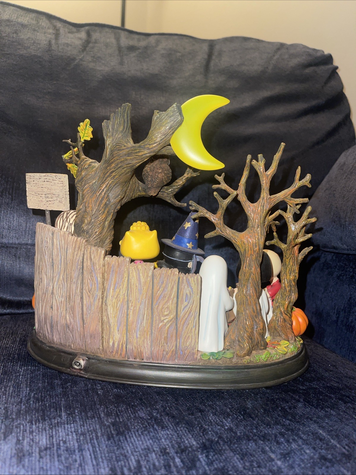 Peanuts Gang “Welcome Great Pumpkin” Danbury Mint Lighted Halloween “FLAWS” READ