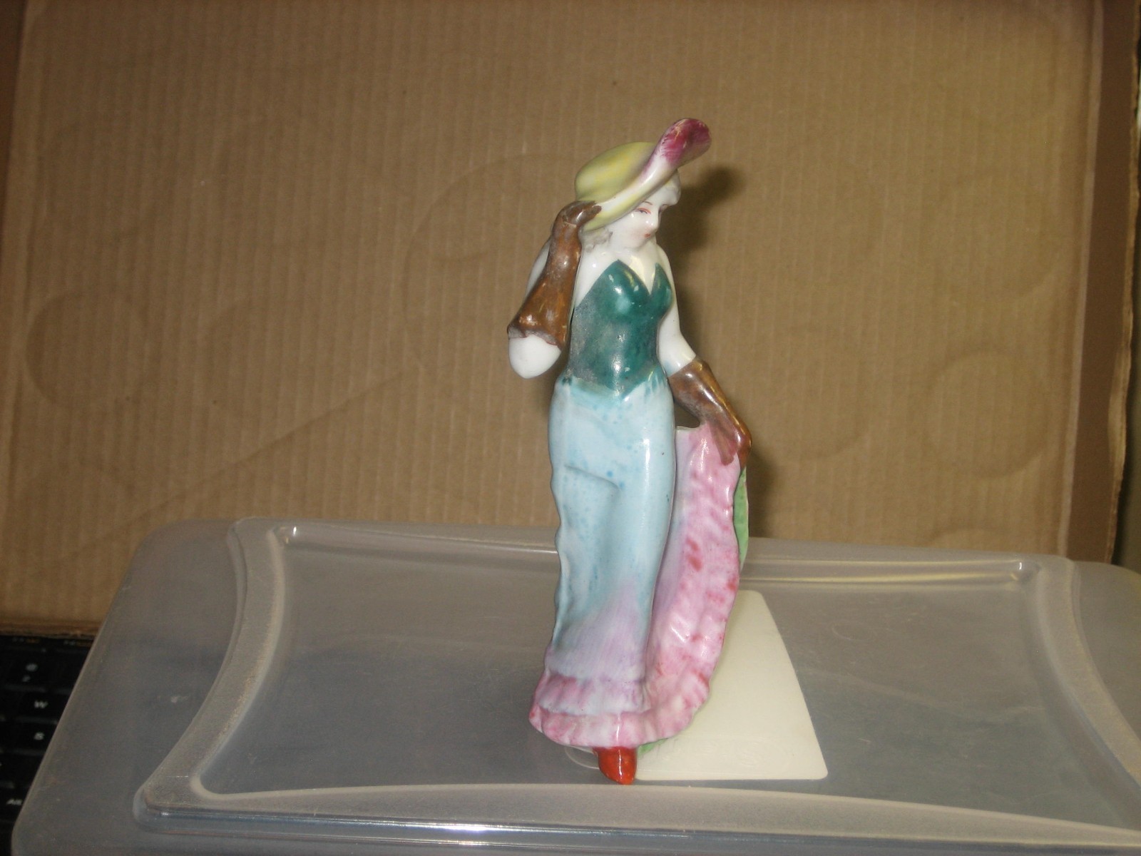OCCUPIED JAPAN Art Deco American Style Lady Walking Figurine 5.5″ TALL BEAUTIFUL