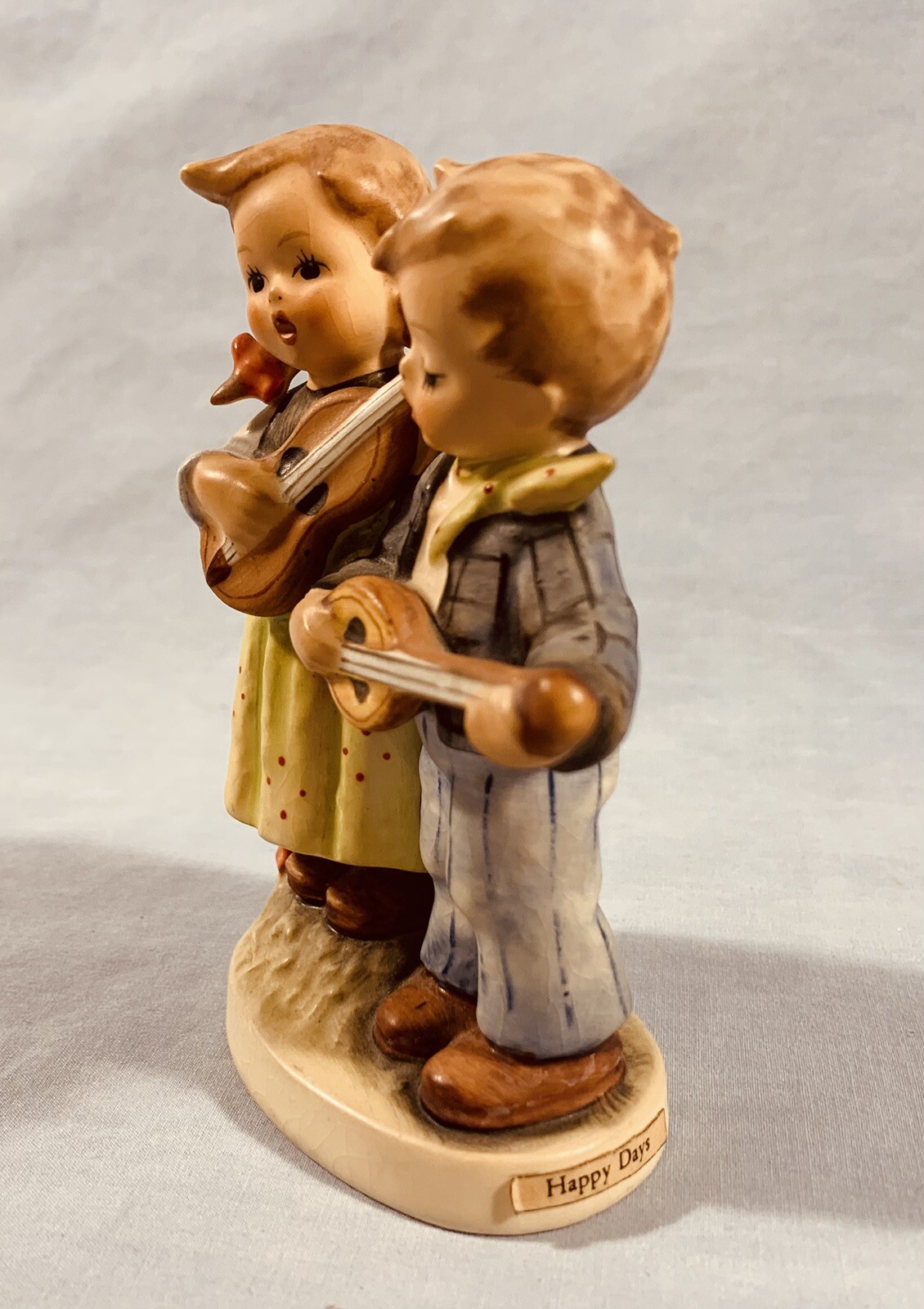 HUMMEL 150 2/0 HAPPY DAYS, Boy/Girl Playing Banjo/Guitar, W. Germany ’60-’72