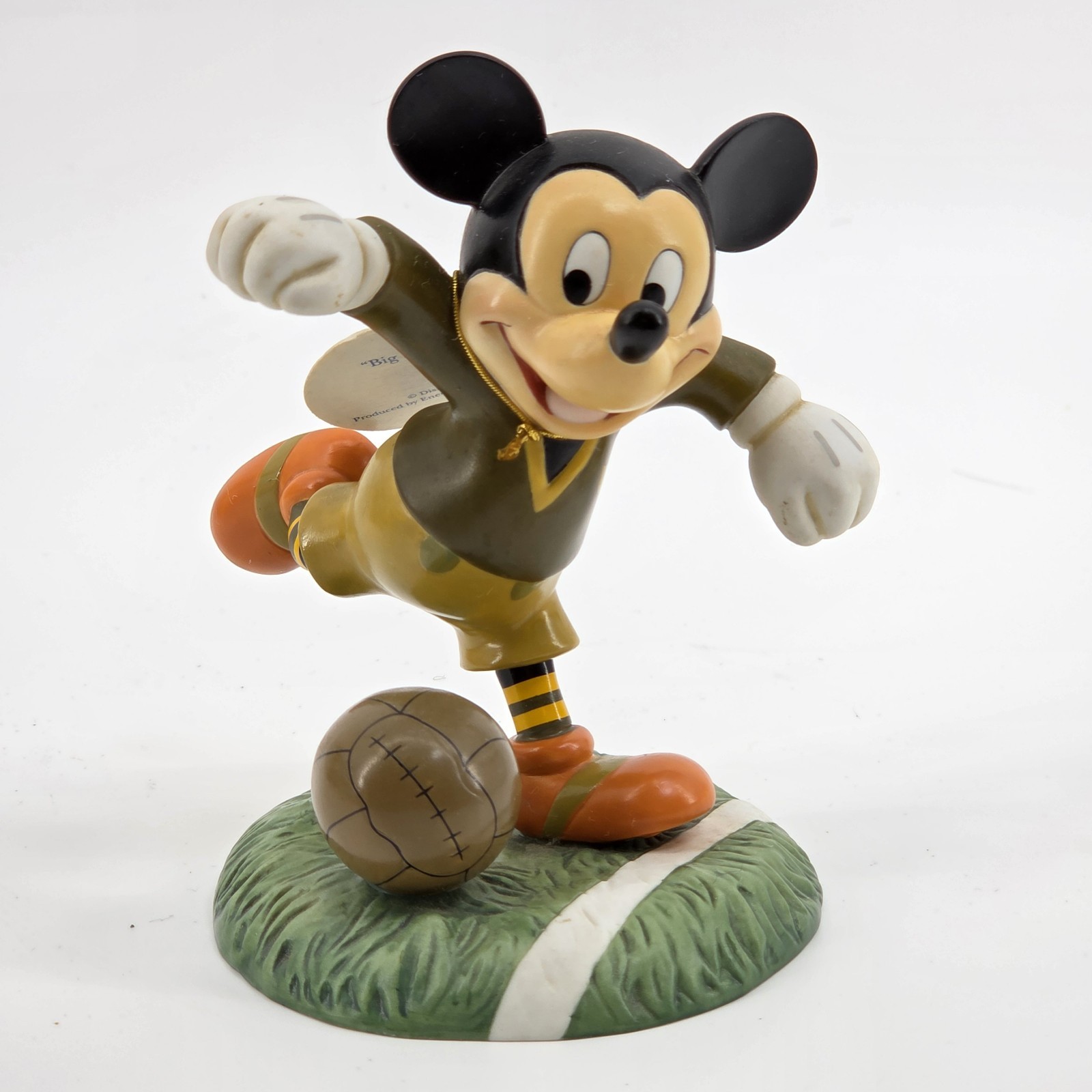 Disney MICKEY AND FRIENDS “Big Shot” Playing Soccer Enesco Figure #4004034