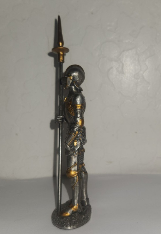 Medieval Knight 4-1/4″ Excalibur Hotel Casino Pewter Figure