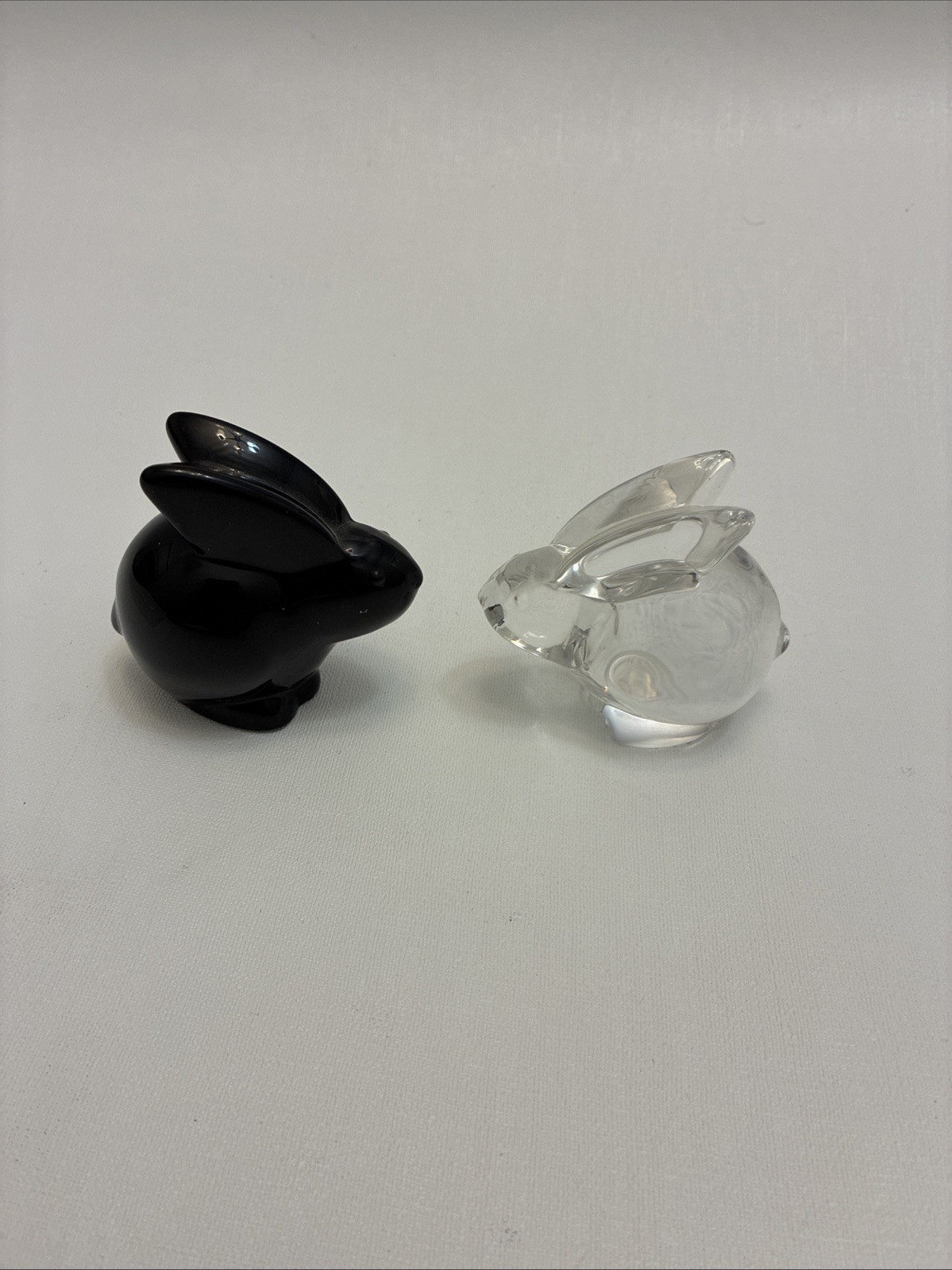 Oneida Crystal Clear & Black Glass Hand Blown 2.5″ Bunny Rabbit Figurine