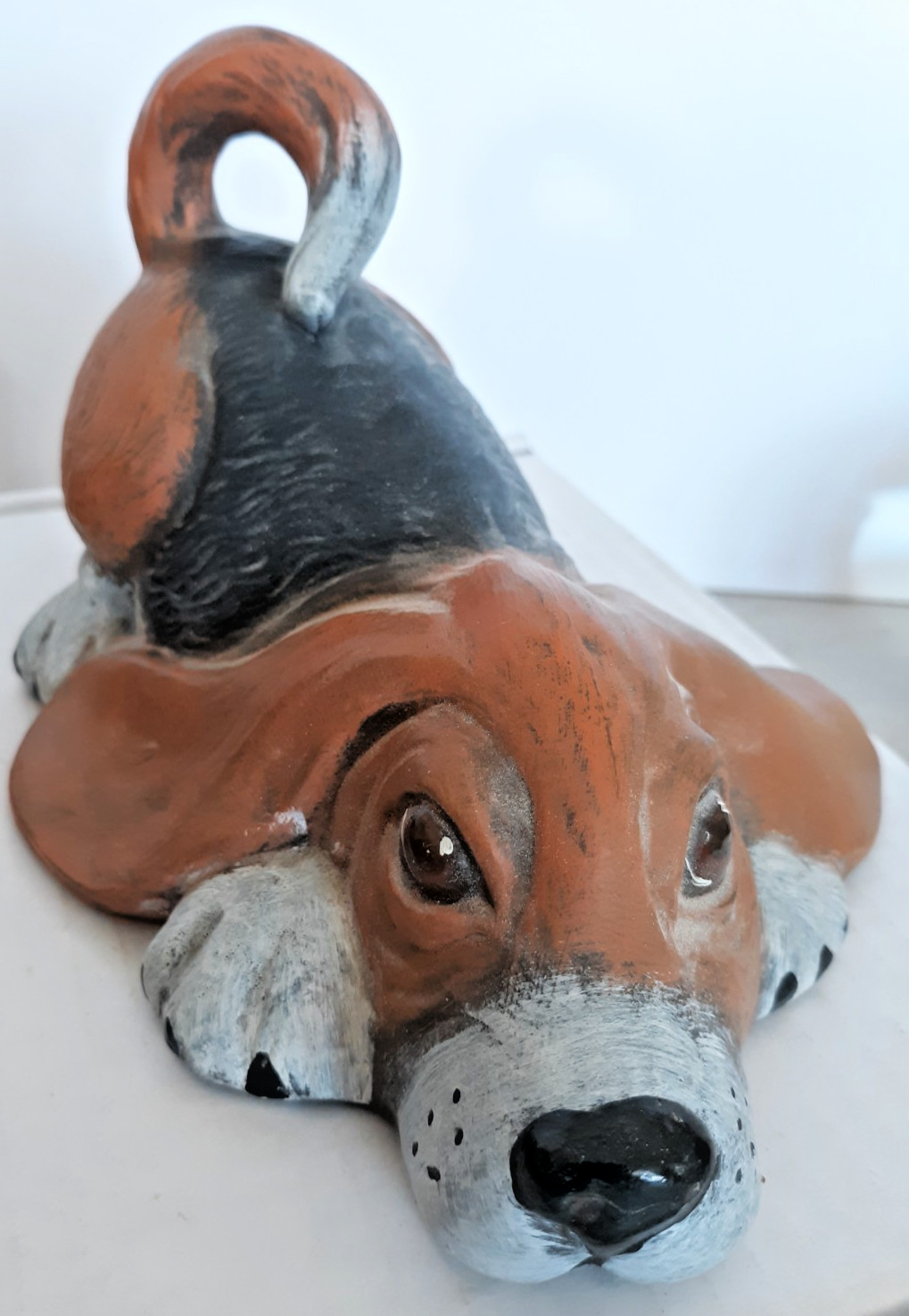 unbranded ceramic beagle puppy 8″ wide 4.5″ tall hollow inside figurine
