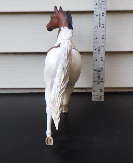 North Light @ Wade England Brown & White Resin Figurine 2006