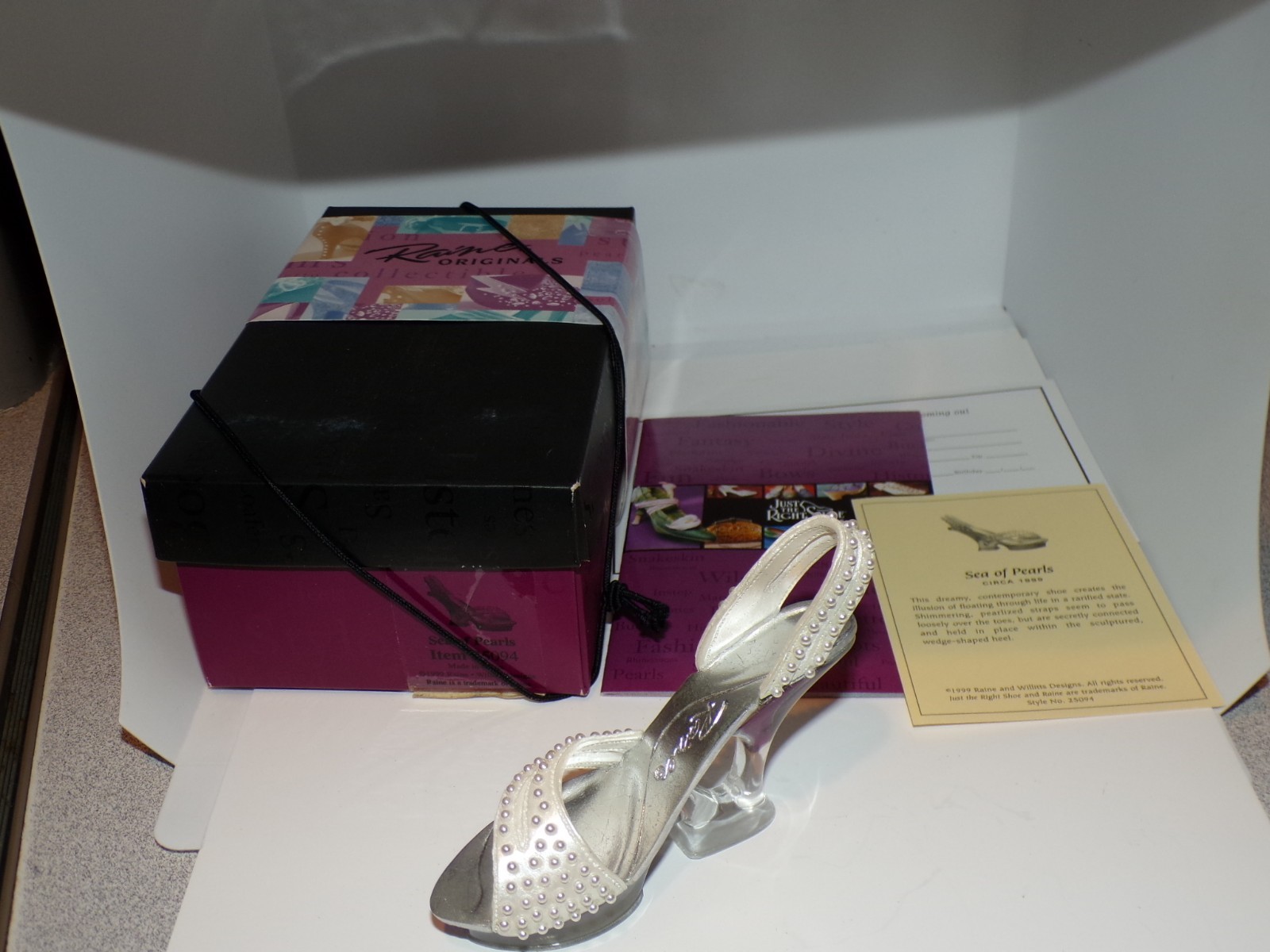 Just The Right Shoe By Raine 25094 Sea Of Pearls Stepping Out Miniature