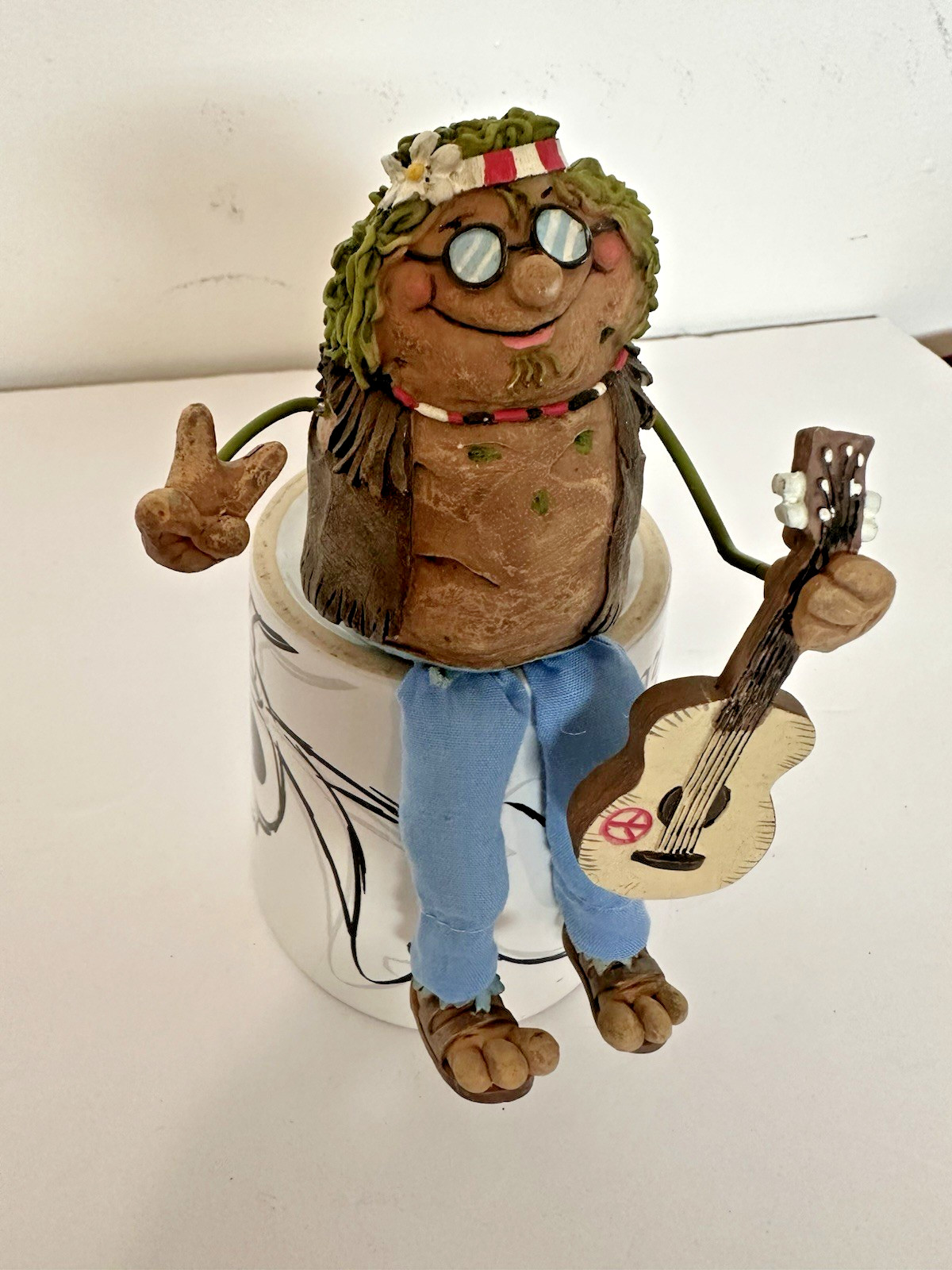 2006 WMG Anthropomorphic Hippie Guitar Player Musician Shelf Sitter Potato