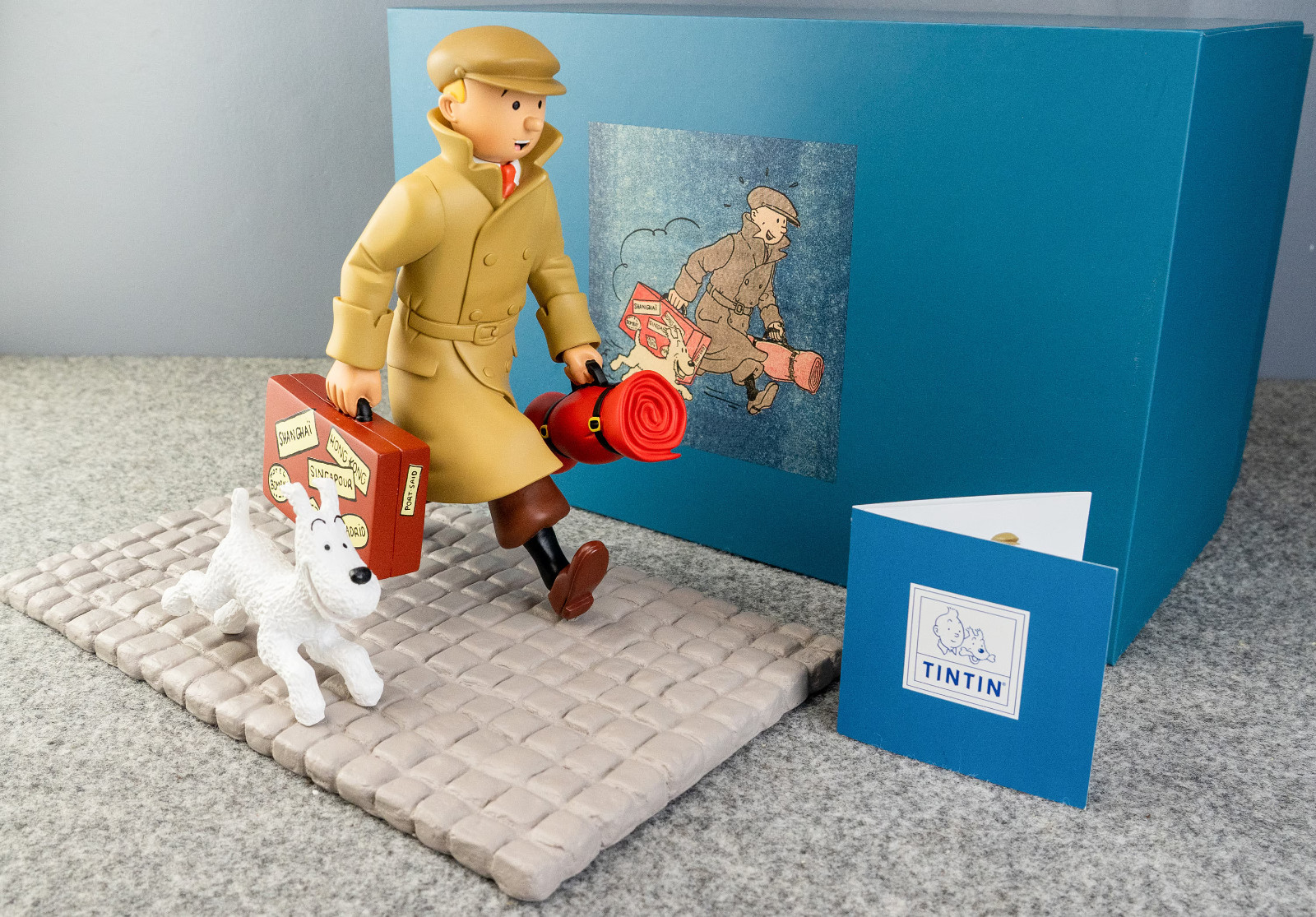 Tintin Homecoming: Statuette Herge/Petit Vingtieme 22cm Resin model #45994