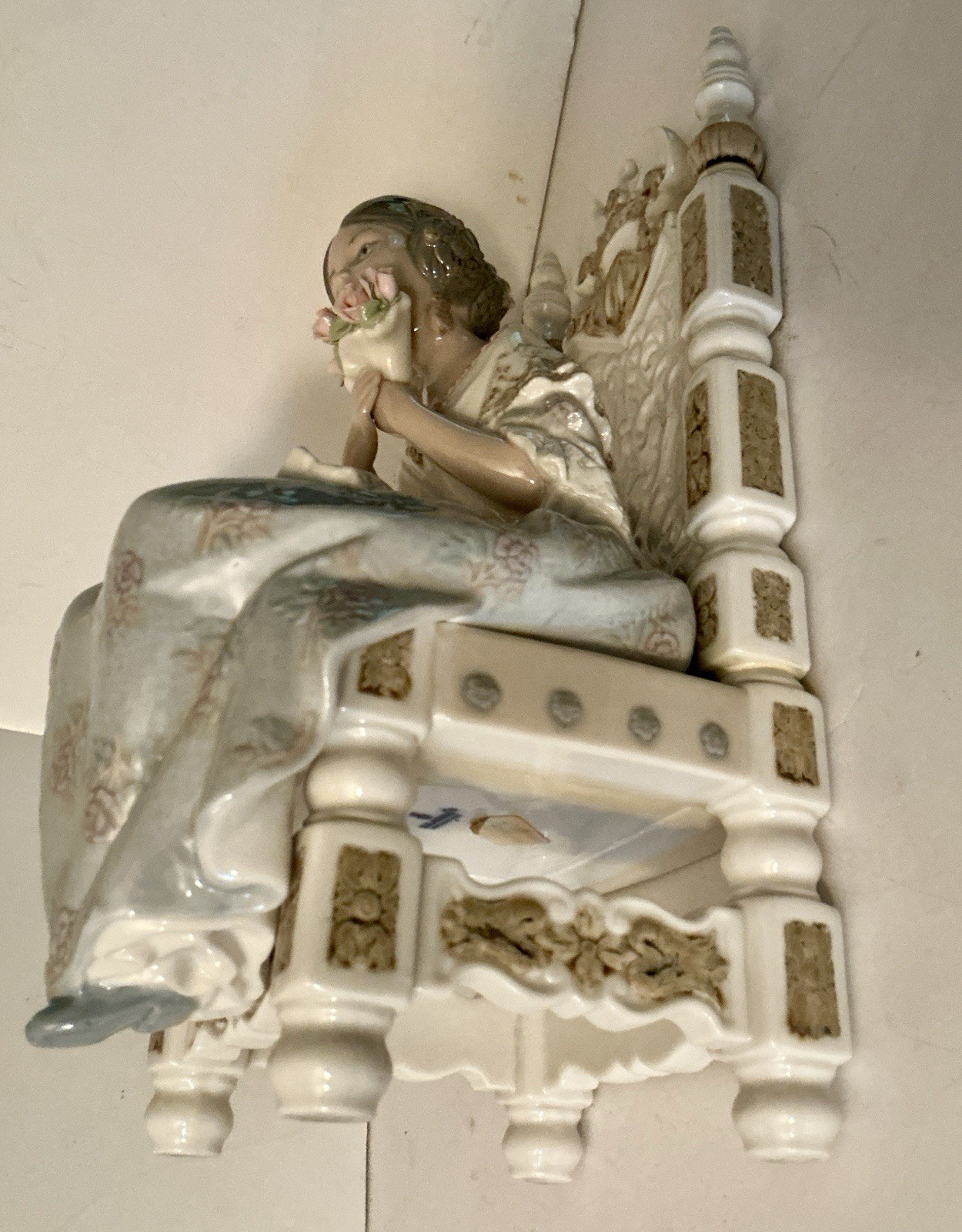 Lladro large 1396 “Appreciation” Attentive Valencian Girl Figurine **tk