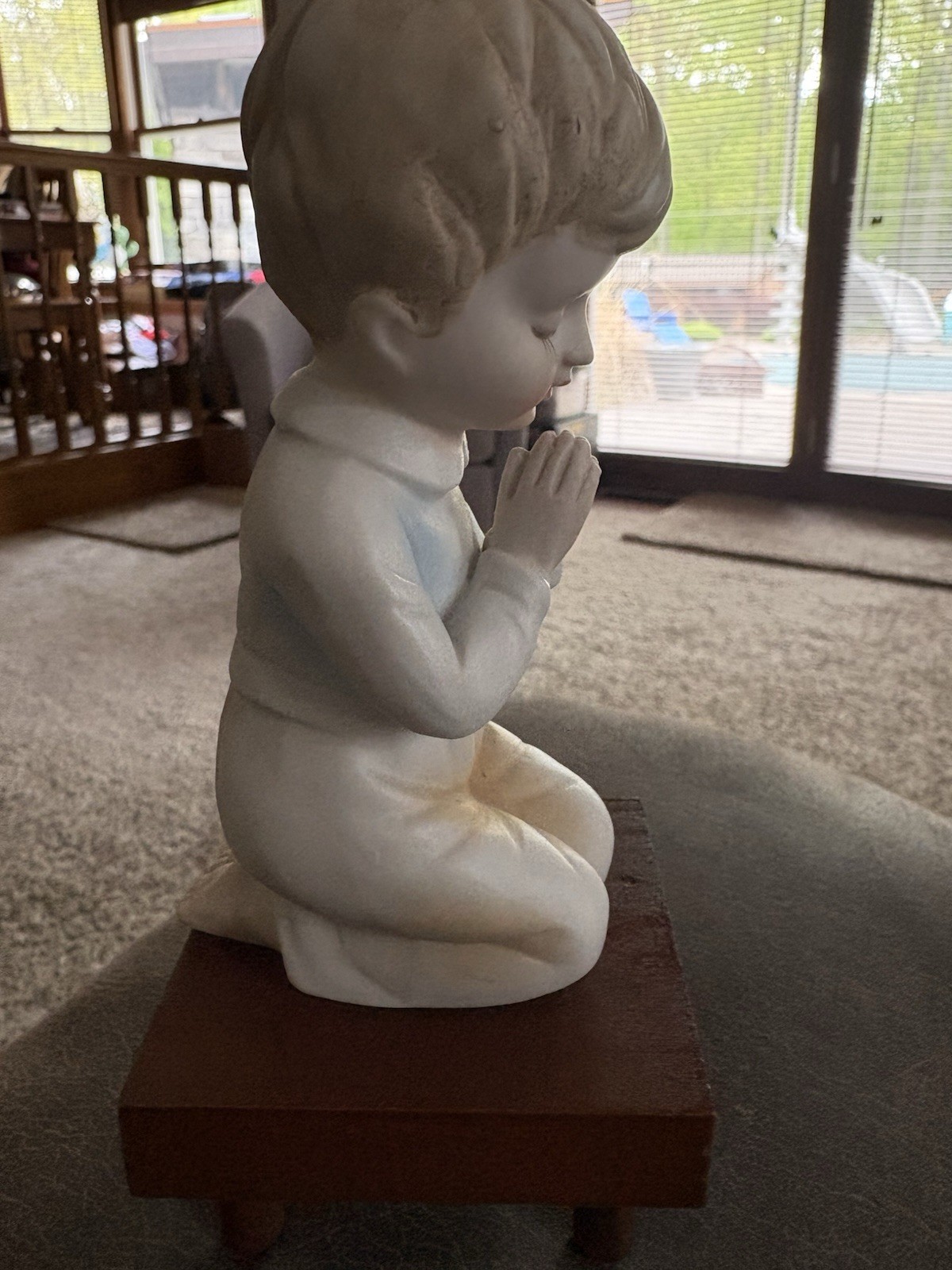 Boy and Girl Praying On Wooden Bases Very Rare, Sanmyro.