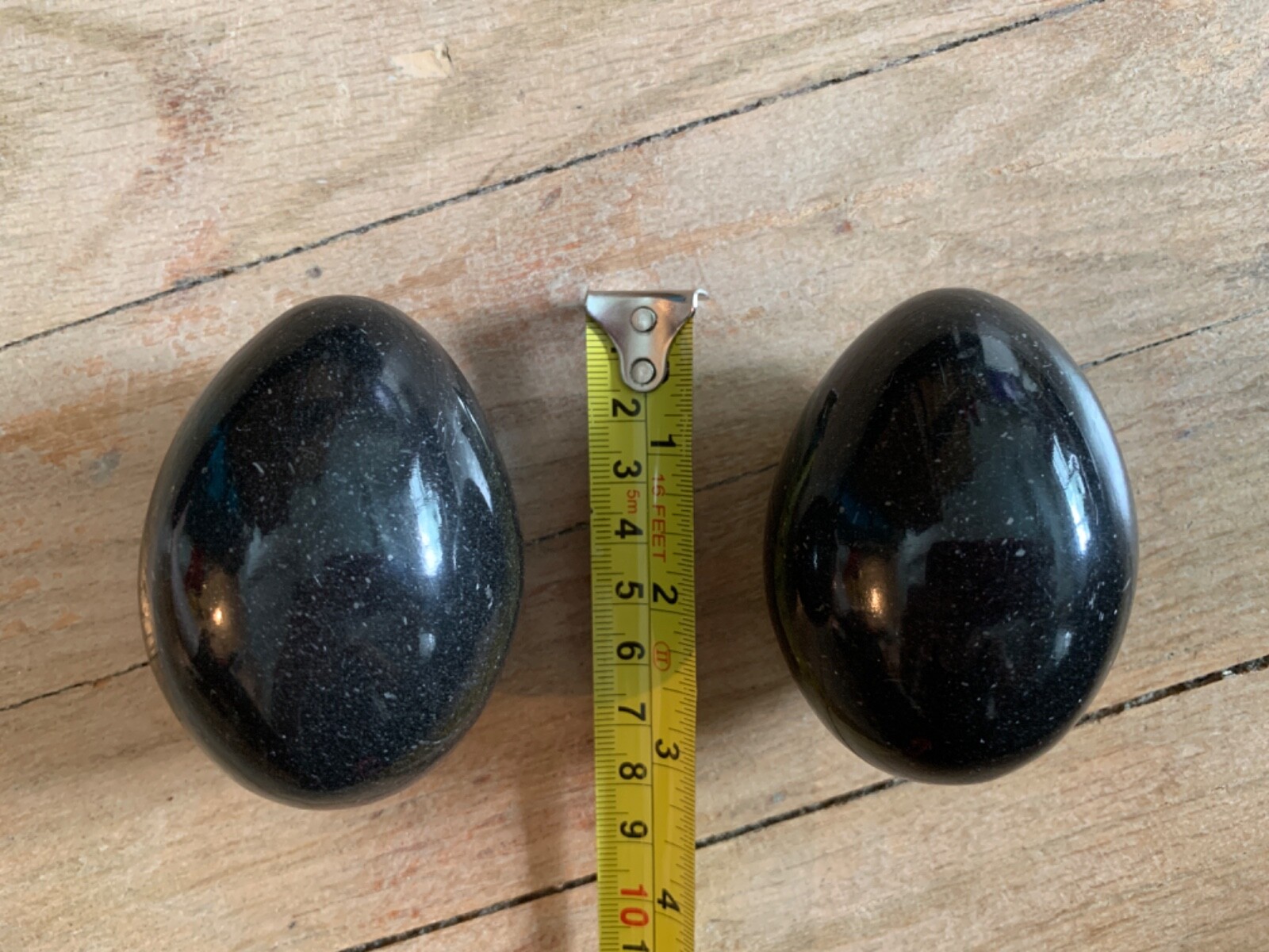 2 Vintage Alabaster Marble ca.3″ Eggs Black 9.0/9.4oz