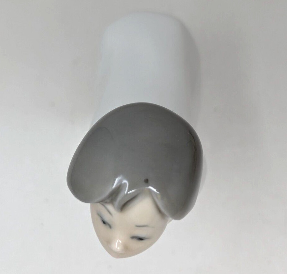 Vintage Lladro 4873 Girl Kissing Fulgencio Garcia Porcelain Figurine Spain
