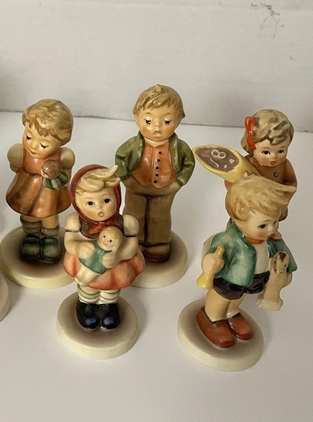 Hummel figurines- Lot of 5 pcs- 3.5” – 4.0” tall – All In Excellent Condition