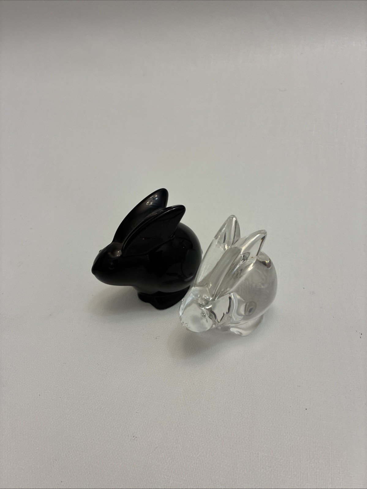 Oneida Crystal Clear & Black Glass Hand Blown 2.5″ Bunny Rabbit Figurine