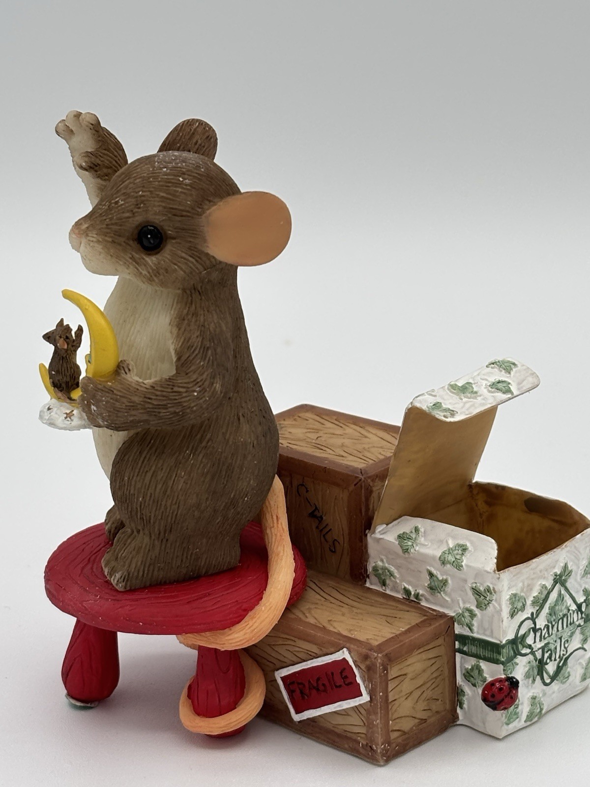 Fitz and Floyd Charming Tails “Reaching For A Memory” Mouse Figurine