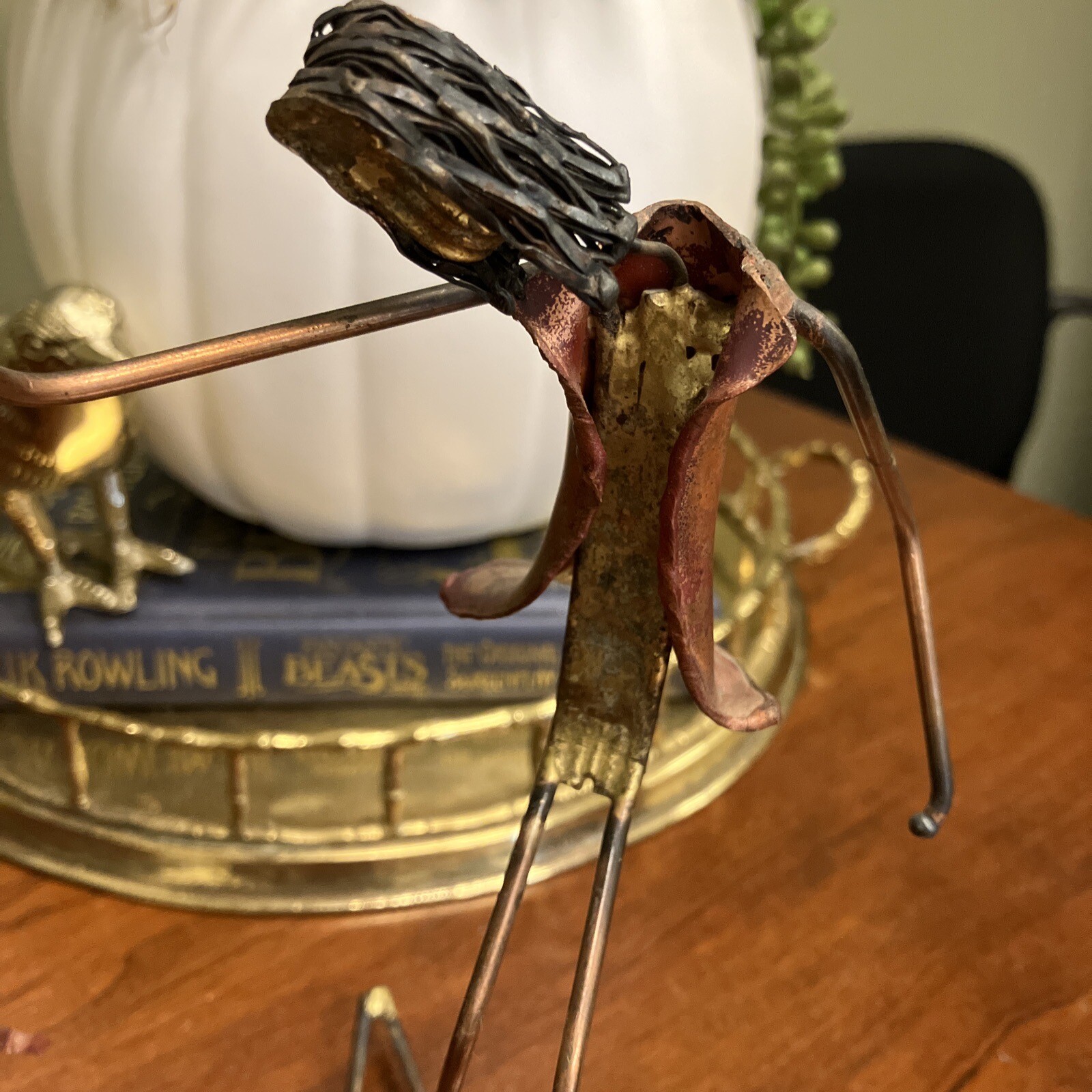 Vintage Abstract Copper/Brass Wire Man W/Kite Figurine Sculpture-8.5”x8”