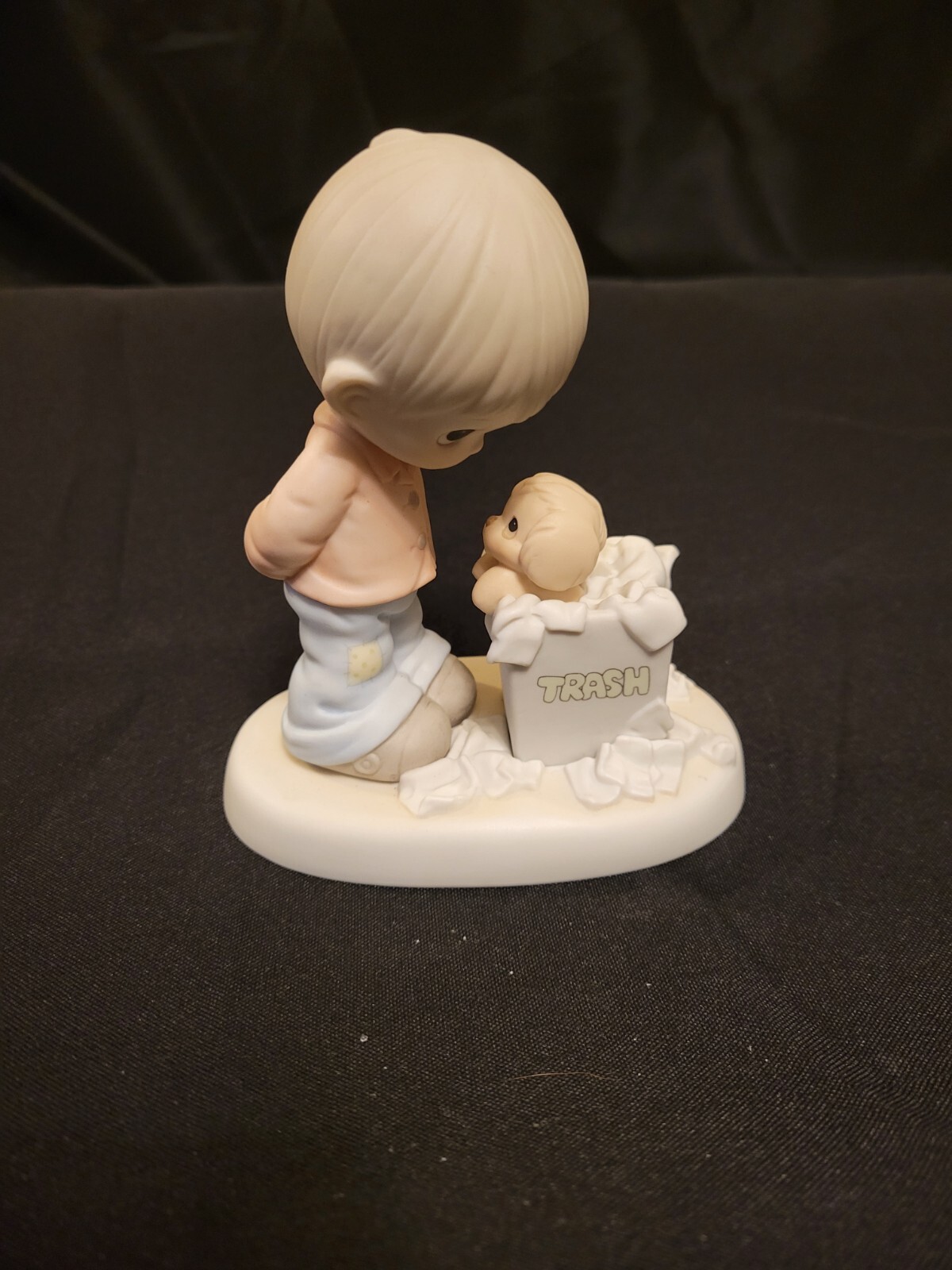 Precious Moments PM-882 YOU JUST CANNOT CHUCK A GOOD FRIENDSHIP Figurine Vntg