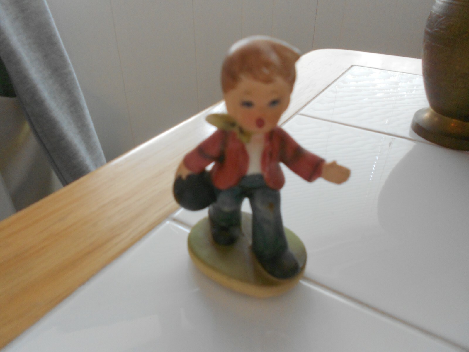 VINTAGE NAPCOWARE BOY WITH BOWLING BALL FIGURINE C7365 VG+ 3 1/2″ TALL